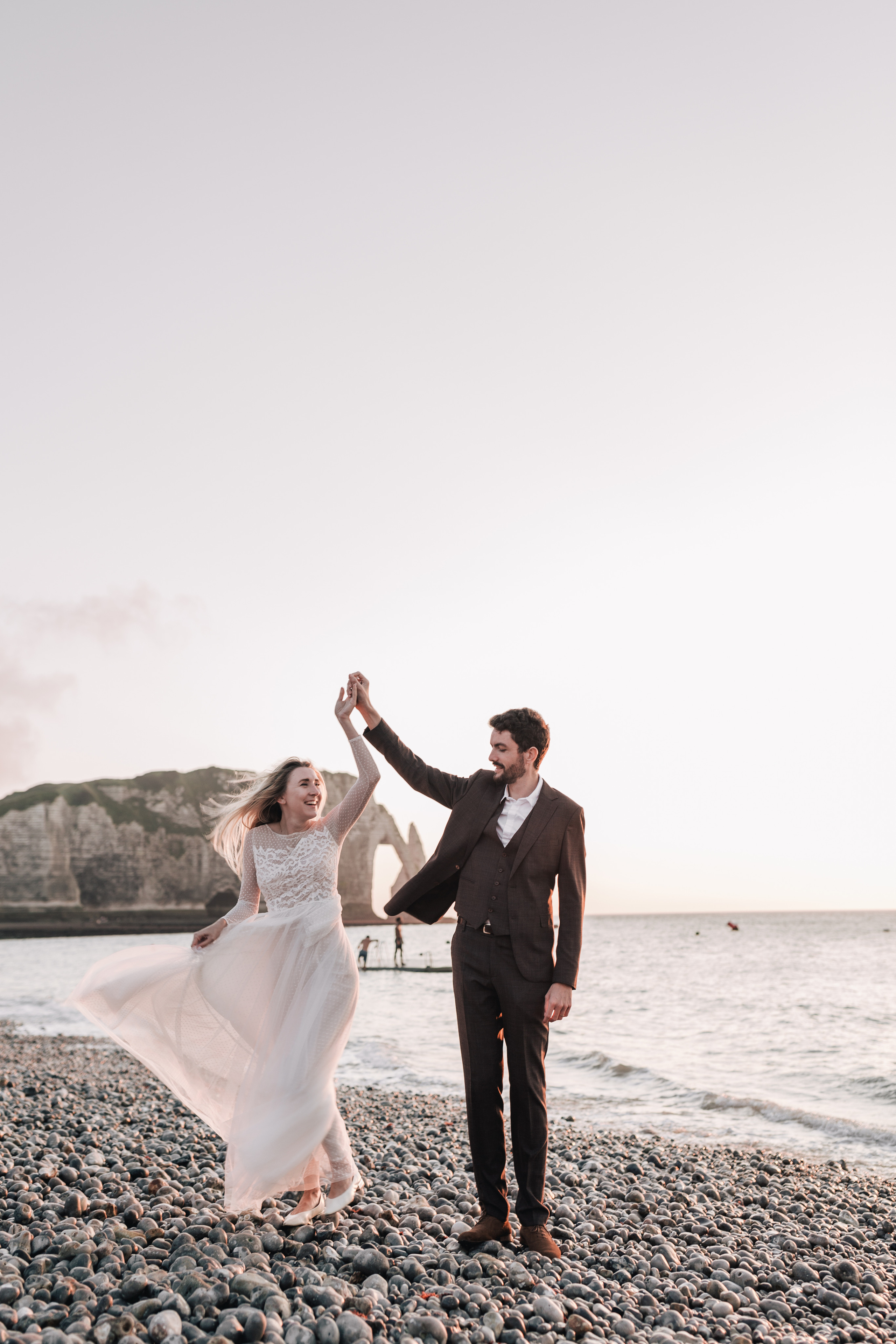Wedding shooting at sea on Etretat (Maryna & Clement). Фотограф, Руан, Франция