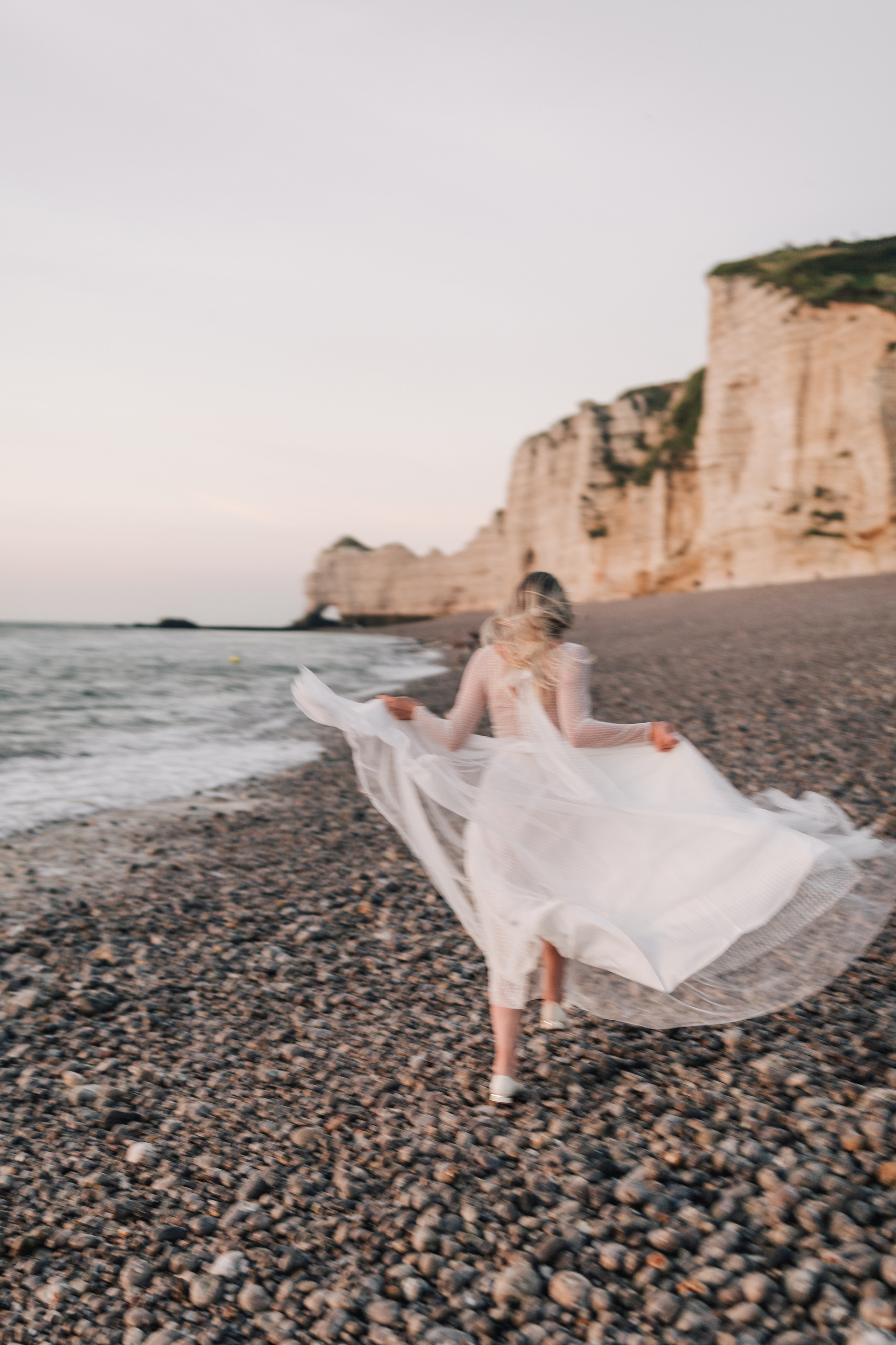 Wedding shooting at sea on Etretat (Maryna & Clement). Фотограф, Руан, Франция