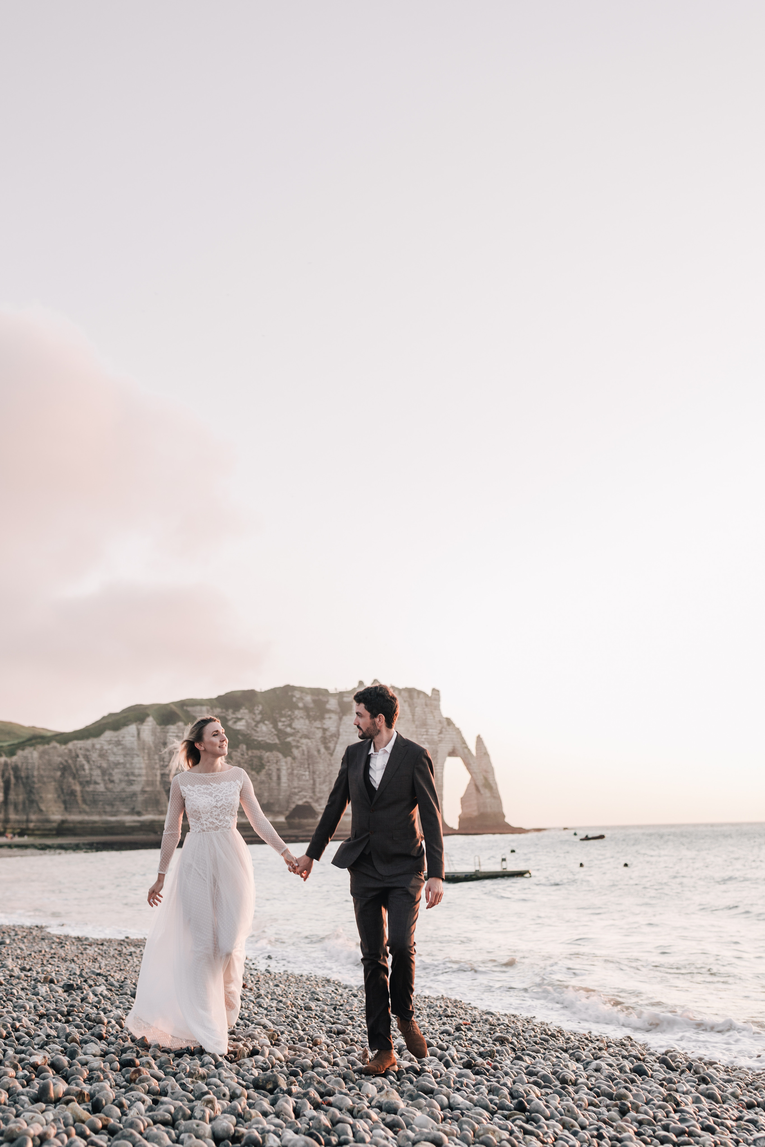 Wedding shooting at sea on Etretat (Maryna & Clement). Фотограф, Руан, Франция
