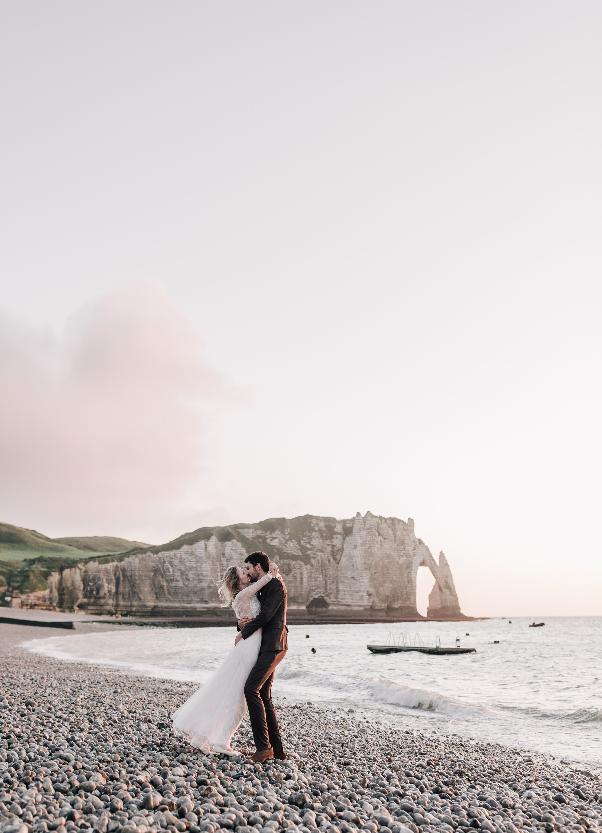 Wedding shooting at sea on Etretat (Maryna & Clement). Фотограф, Руан, Франция