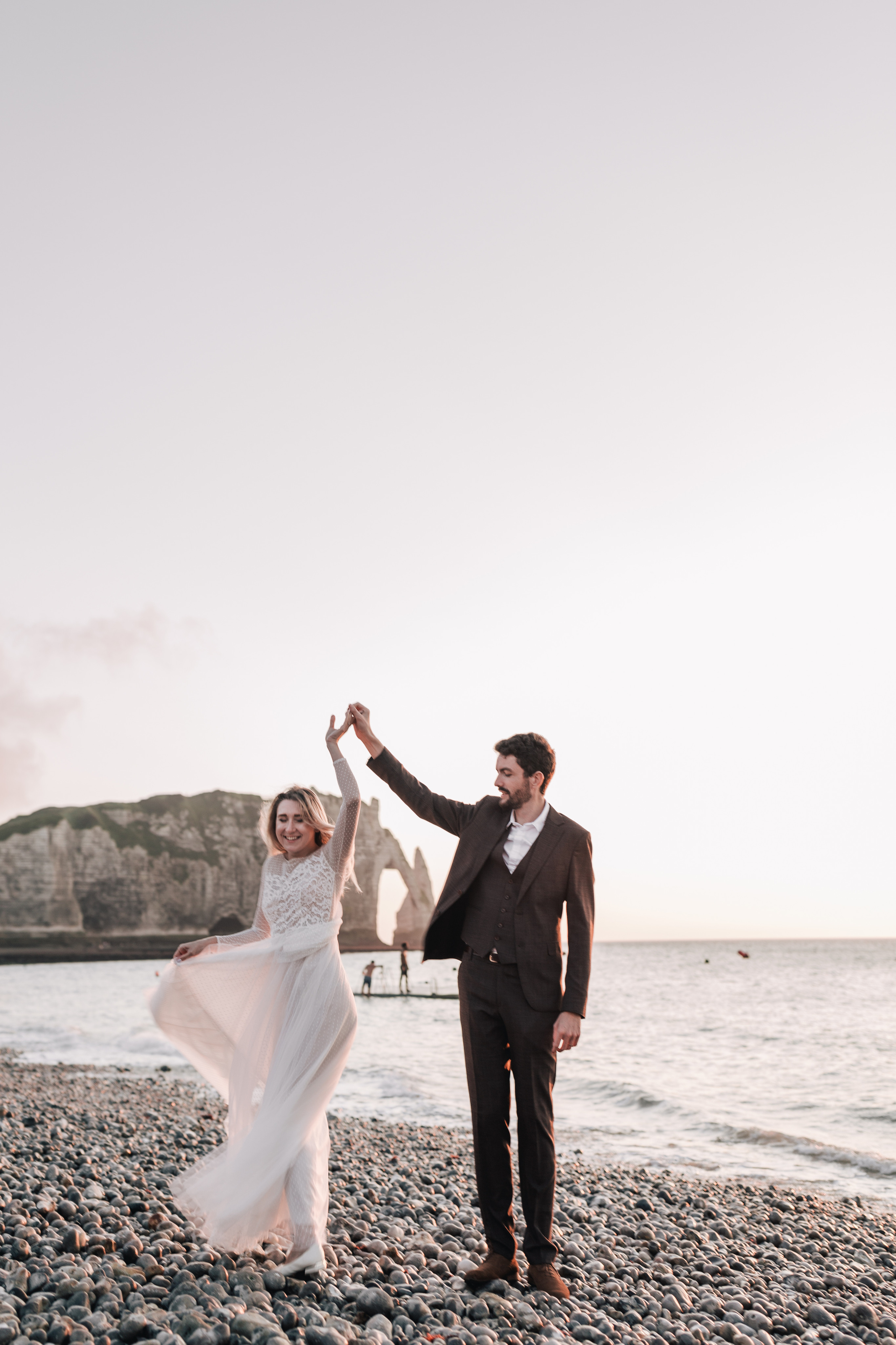 Wedding shooting at sea on Etretat (Maryna & Clement). Фотограф, Руан, Франция