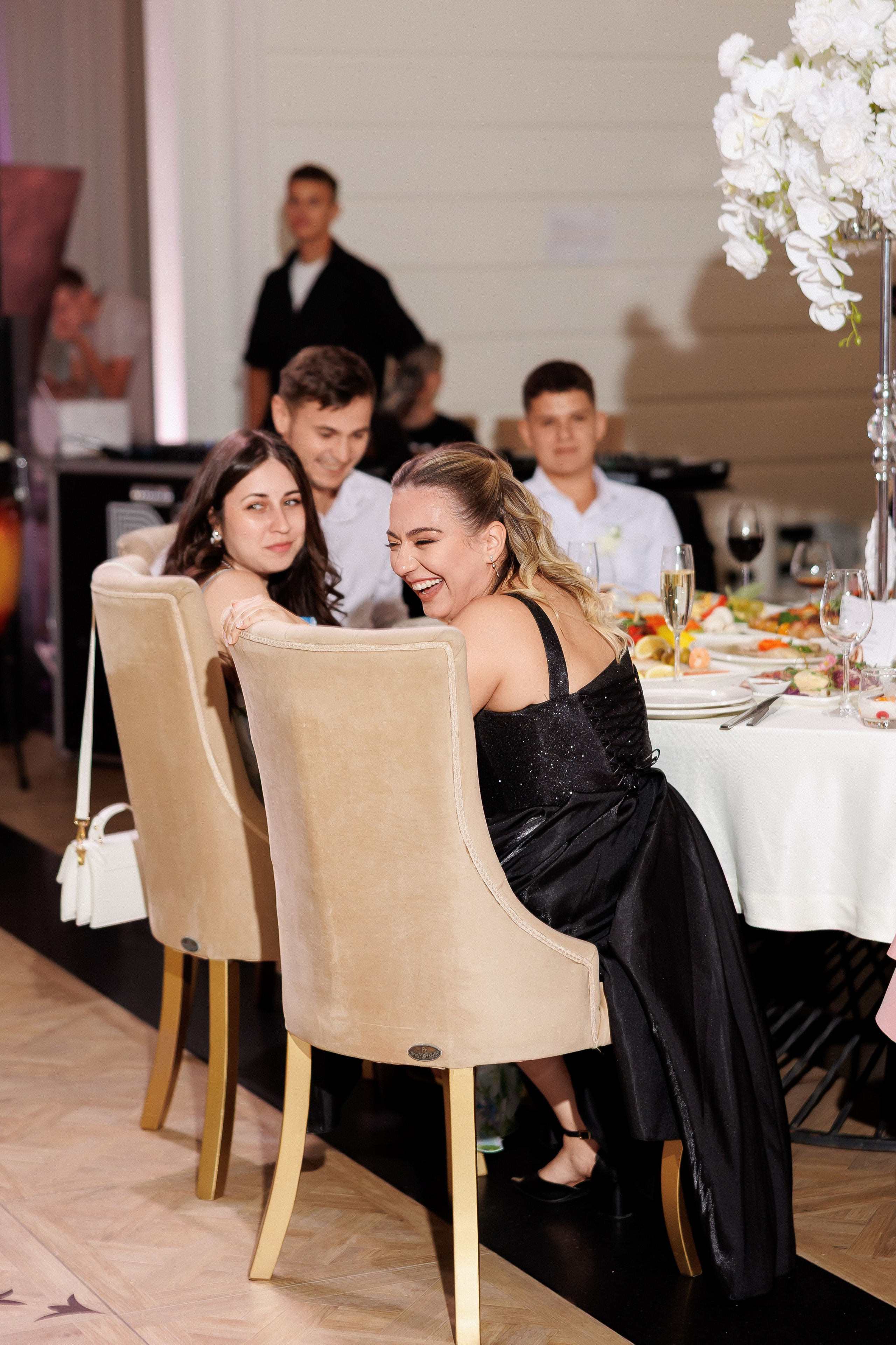 Eugen & Livia — Grand Elysee — Wedding Day. Servicii Foto și Video 067188353