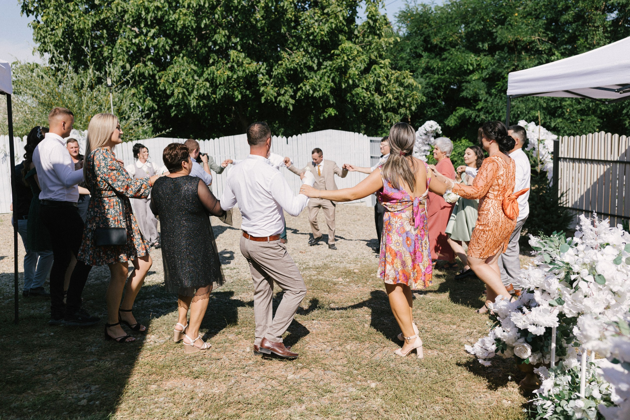 - mireasă Lavinia pregătire casa părintească Hârlău- mire Mihai pregătire Flămânzi cavalerii de onoare- fotograf nuntă Casa Jorovlea- ședință foto miri Mihai și Lavinia- nuntă elegantă Casa Jorovlea- fotografie de nuntă naturală România- domnișoare de onoare pregătire mireasă- emoții nuntă biserică- dansul mirilor Casa Jorovlea* fotograf profesionist nuntă Botoșani Iași* fotografie documentară de nuntă- familie și prieteni la nuntă- nași Mihai și Nicoleta nuntă- portret mireasă în lumină naturală- petrecere nuntă Casa Jorovlea- Nuntă Mihai și Lavinia – momente emoționante din ziua nunții, pregătirile mirilor în Hârlău și Flămânzi, ceremonia religioasă și ședința foto realizată de  AlinoFotoStudio -  Mireasa Lavinia în timpul pregătirilor la Hârlău-  Mihai pregătit de cavalerii de onoare în Flămânzi - Ceremonia religioasă a mirilor Mihai și Lavinia-Ședință foto romantică de nuntă Mihai și Lavinia - Dansul mirilor la petrecerea de nuntă -  fotograf nuntă Iași-  fotograf nuntă Botoșani- wedding photography Romania- AlinoFotoStudio - AlinoFotoStudio - Alin Chirilă fotograf - fotograf Botoșani - fotograf Iași - fotograf Hârlău - fotograf Bacău - fotograf Suceava - fotograf București - fotograf Neamț - servicii foto video - fotograf evenimente - fotograf nuntă - fotograf botez - wedding photographer Romania - ședință foto nuntă - fotografie de eveniment - wedding photography - fotografie profesională - fotograf profesionist România- povestitor prin fotografie, servicii foto - video -profesionale