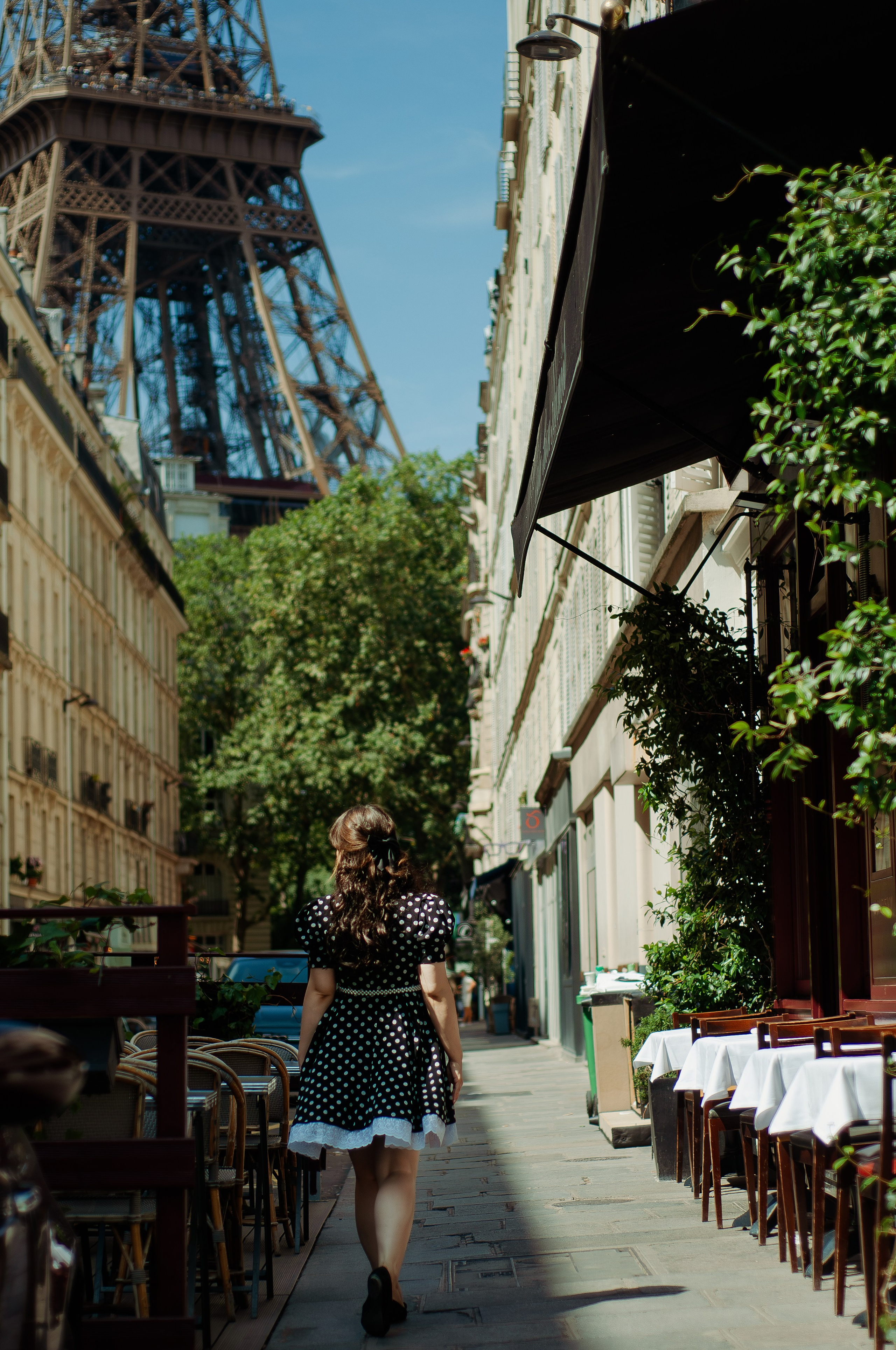 Женский портрет у Эйфелевой башни. Фотограф в Париже Полина Осипова