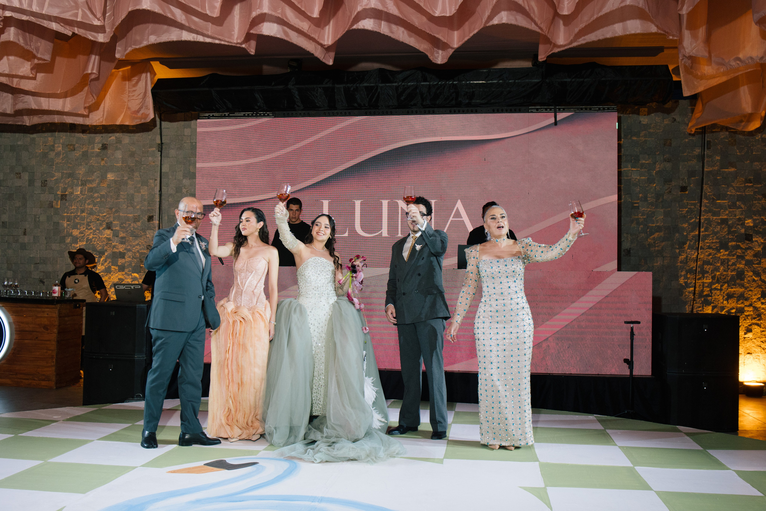 XV Luna. Wedding Photographer Ruth Preciado