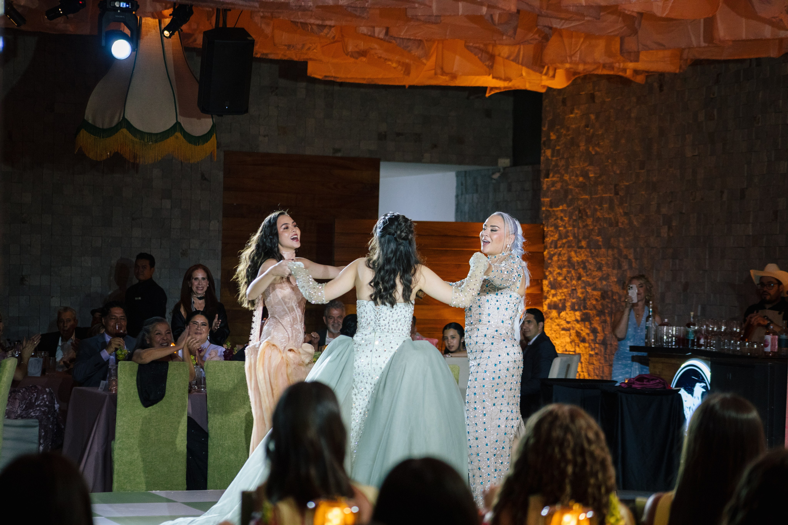 XV Luna. Wedding Photographer Ruth Preciado