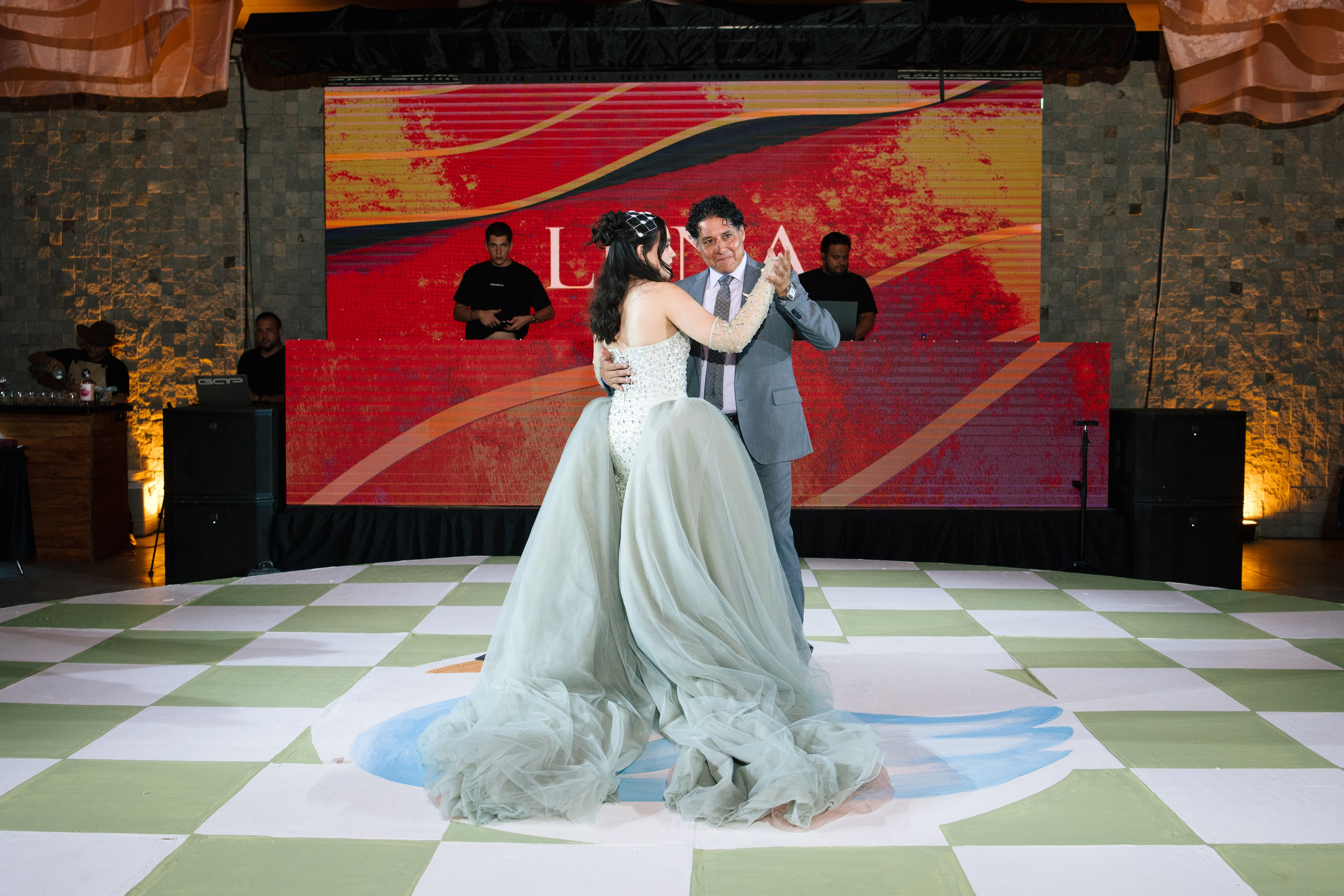 XV Luna. Wedding Photographer Ruth Preciado
