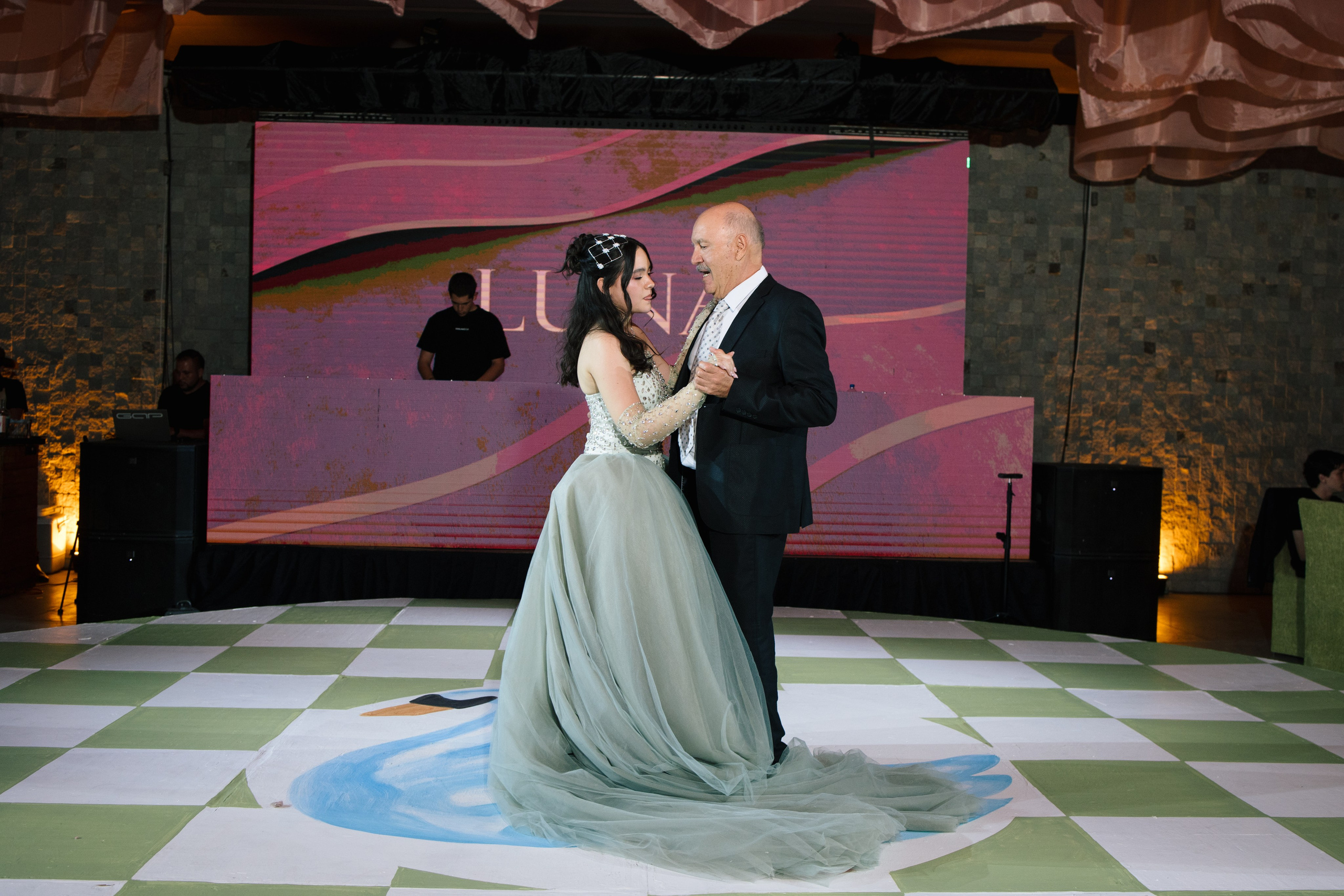 XV Luna. Wedding Photographer Ruth Preciado