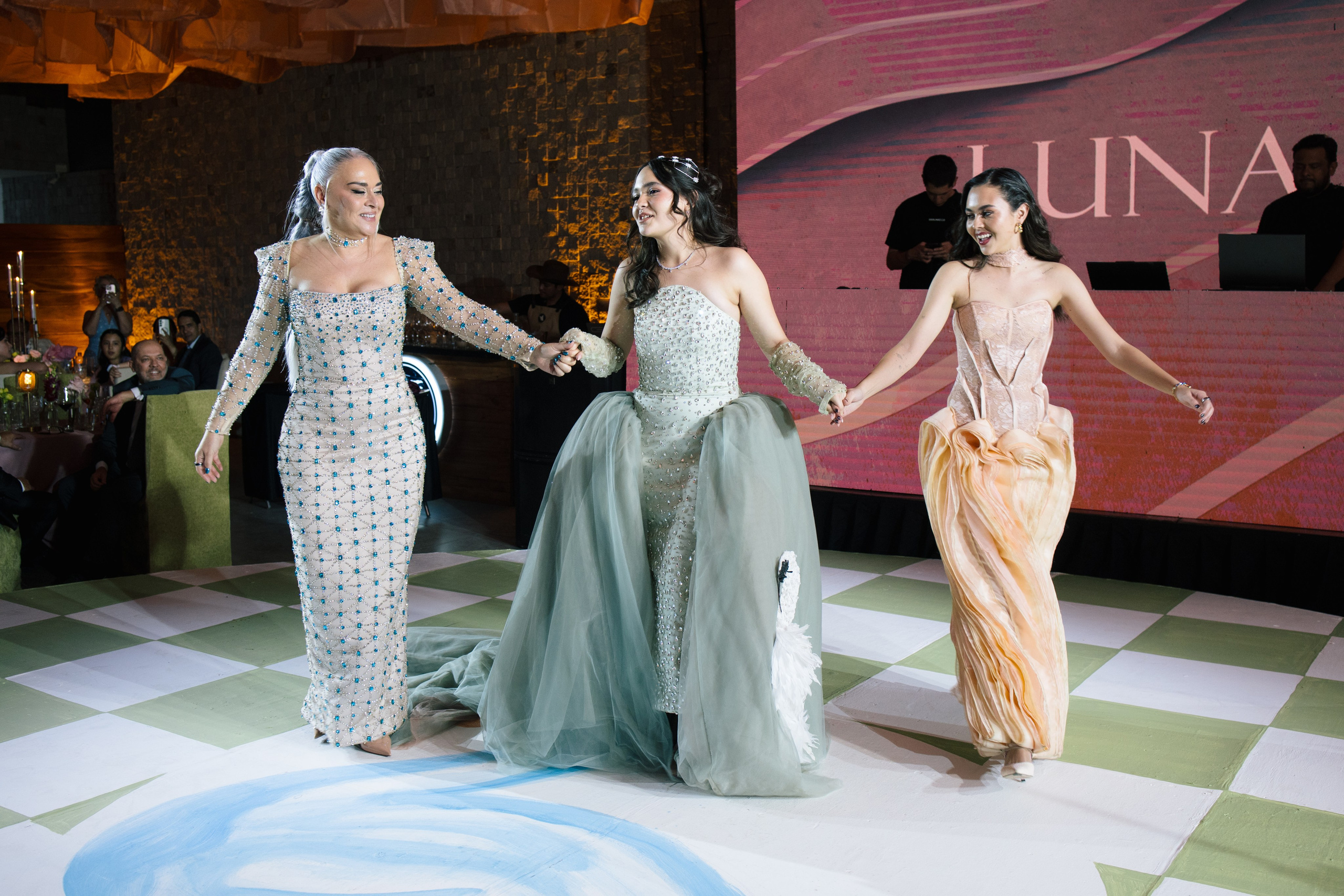 XV Luna. Wedding Photographer Ruth Preciado