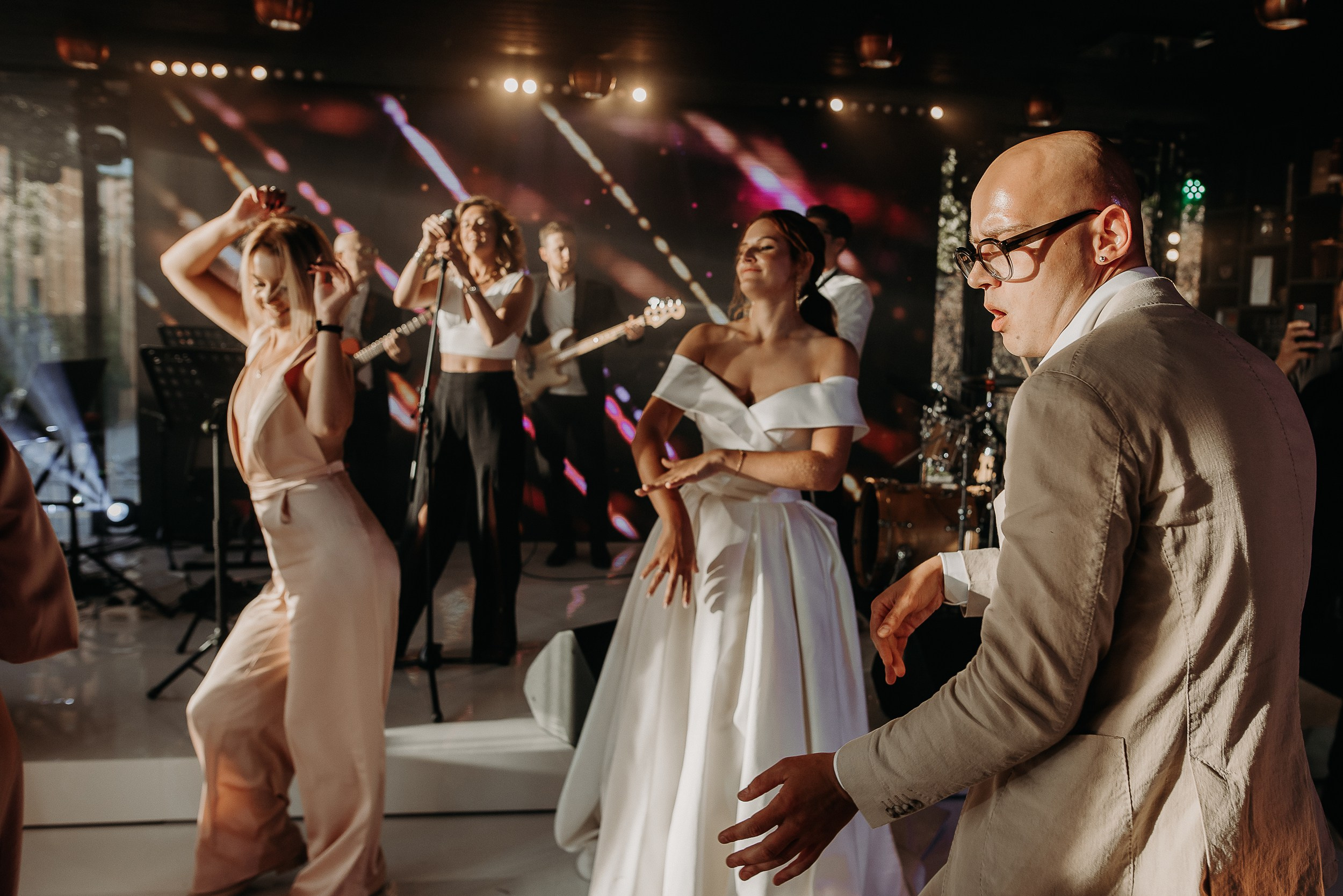 Wedding Photographer Alina Vok — профессиональный свадебный фотограф, работающий в Эстонии и по всей Европе