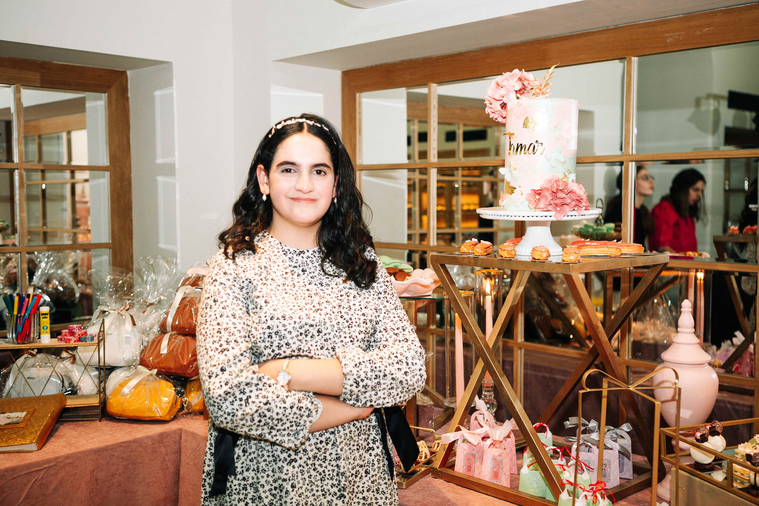 PARTY IN A RESTAURANT WITH THE WHOLE FAMILY. Https://shi-photo.com/