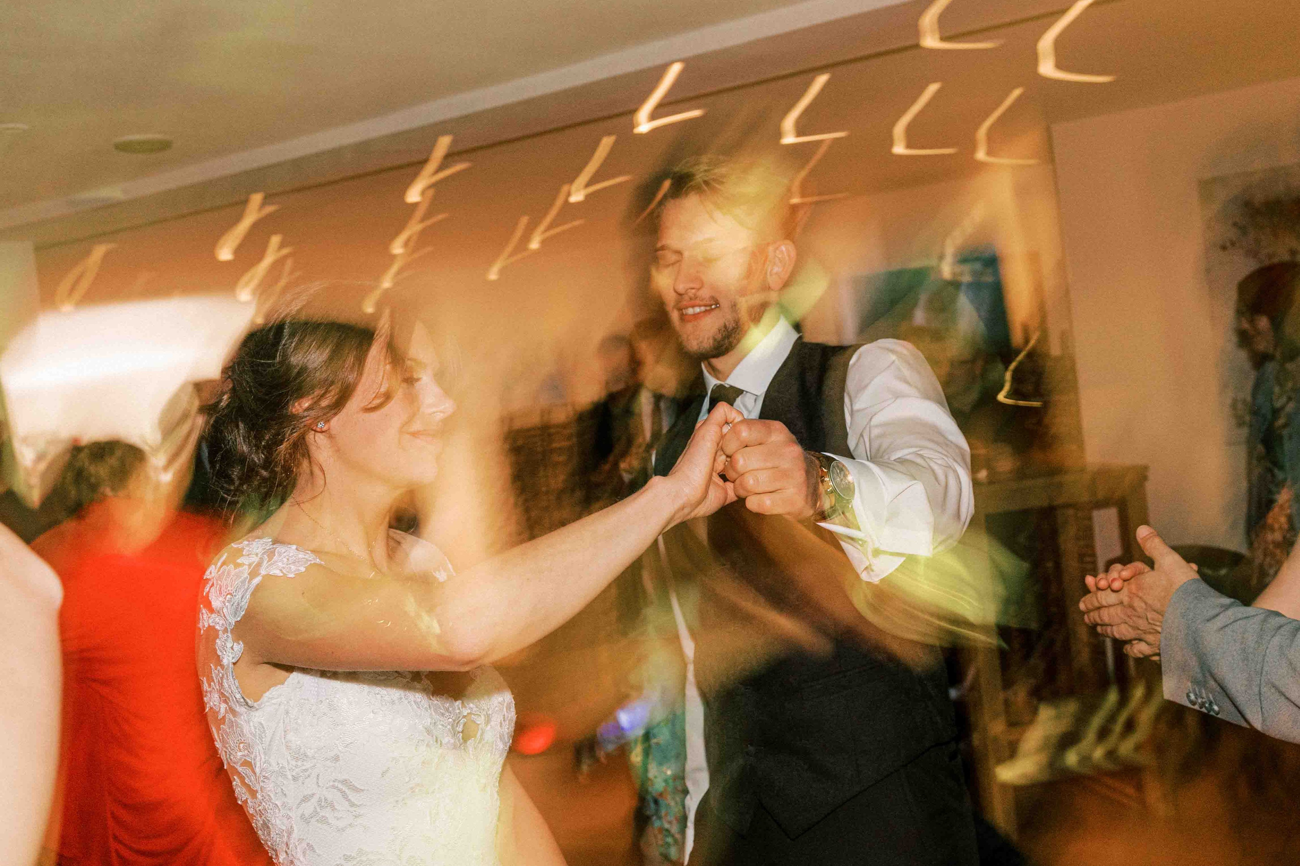 brautpaar tanz bei hochzeit am landhaus am see garbsen