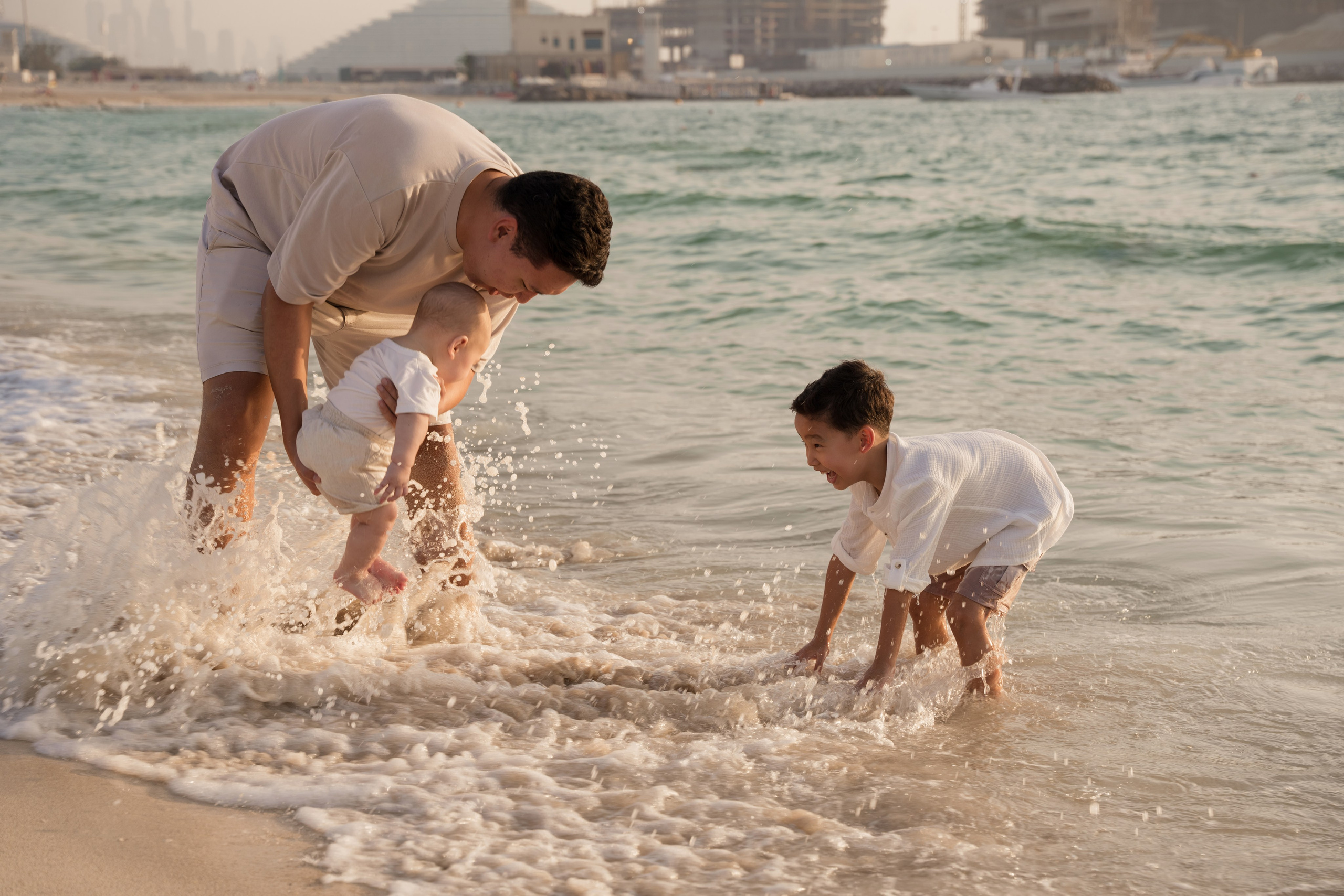 Waves and sun. Angela Iakovleva — Family Photographer in Dubai