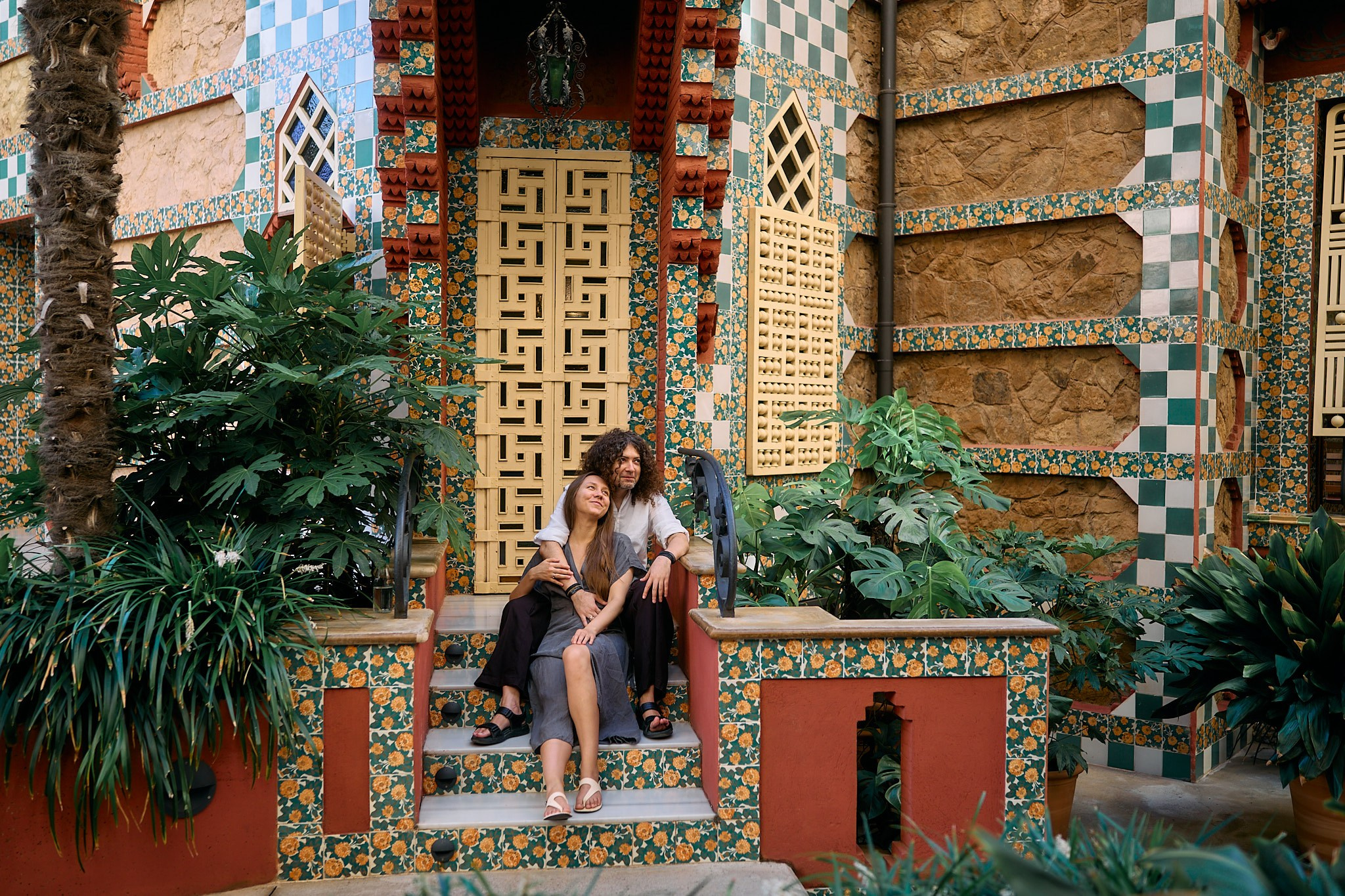 Description of the Casa Vicens location for a  love-story or individual photo shoot in Barcelona, examples of photos taken at this spot. POSTCARD.BCN Photographer Kate in Barcelona. Love-story, family or individual photo shoots