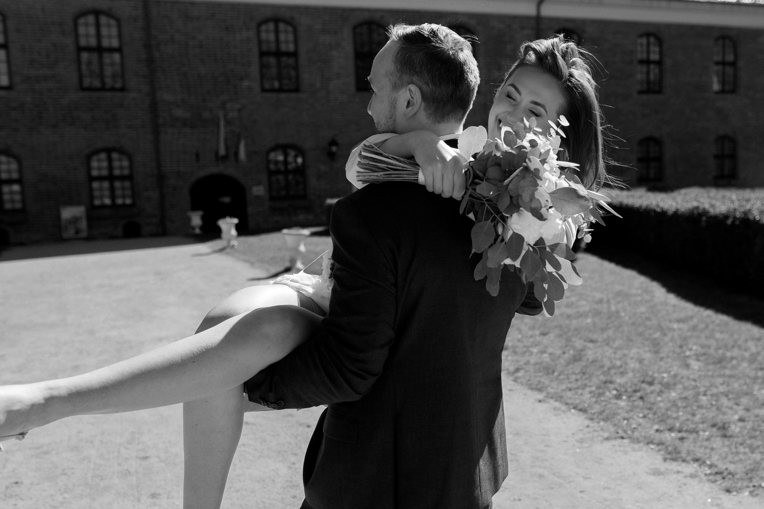 Monika ir Vytautas — miestu alsuojanti trumpa jaunųjų fotosesija Kaune