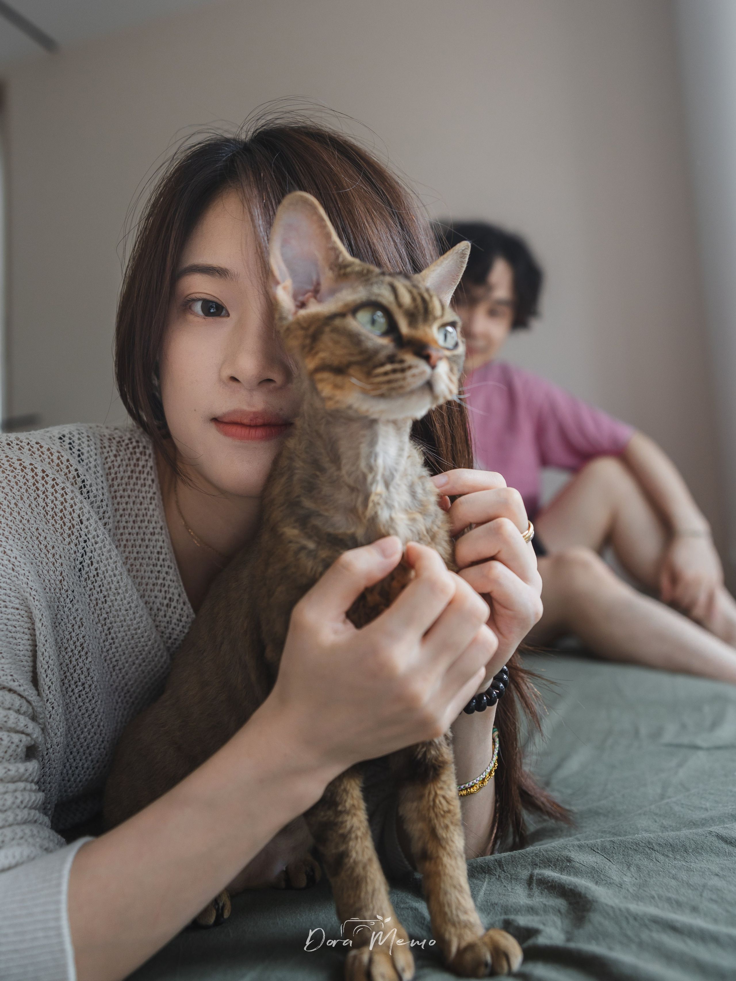 Shanghai Pet Family Photography | A Warm At-Home Session with Two Cats