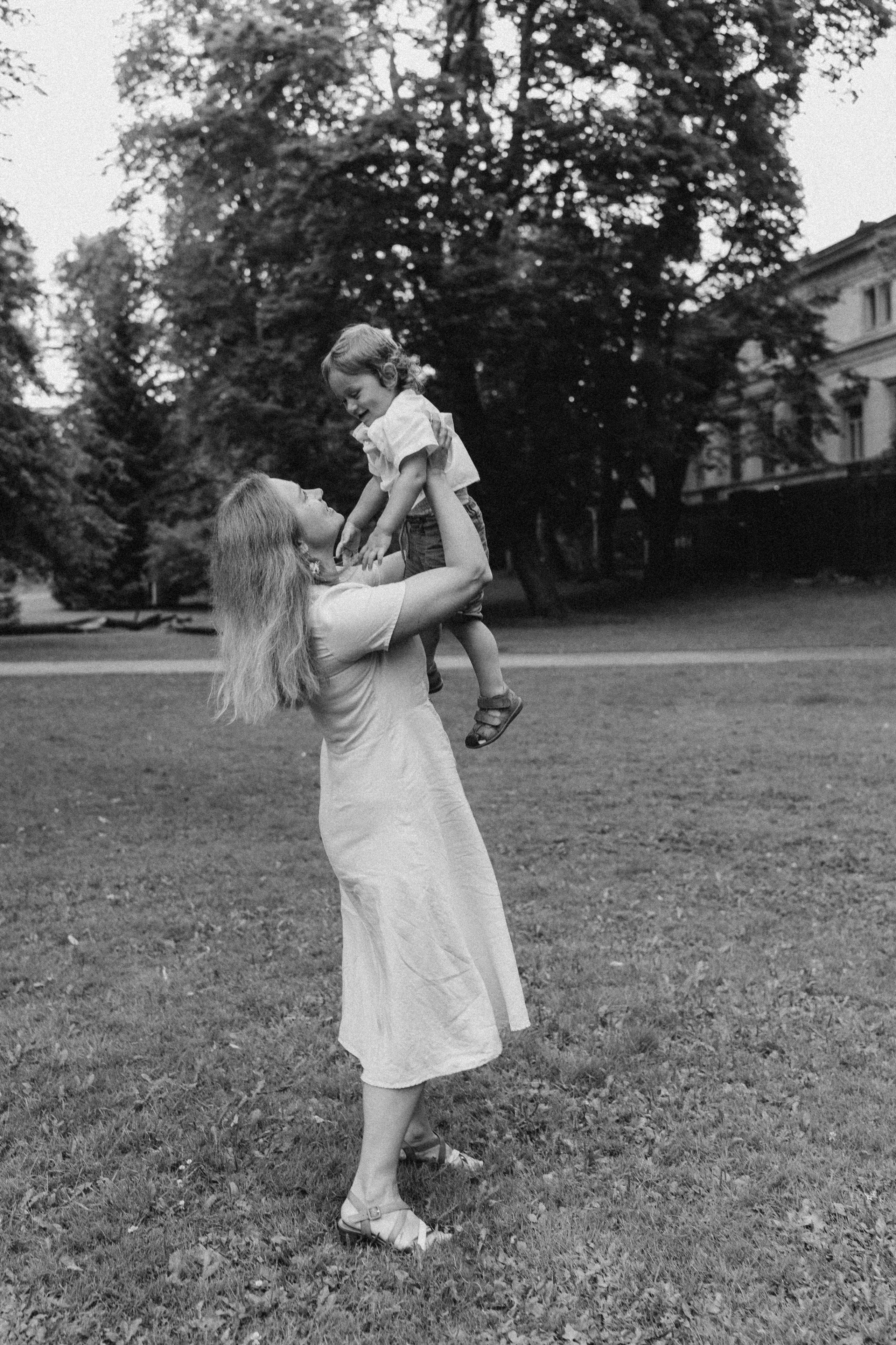 Kaivopuisto. Wedding and potrait photographer in Helsinki Vickan O