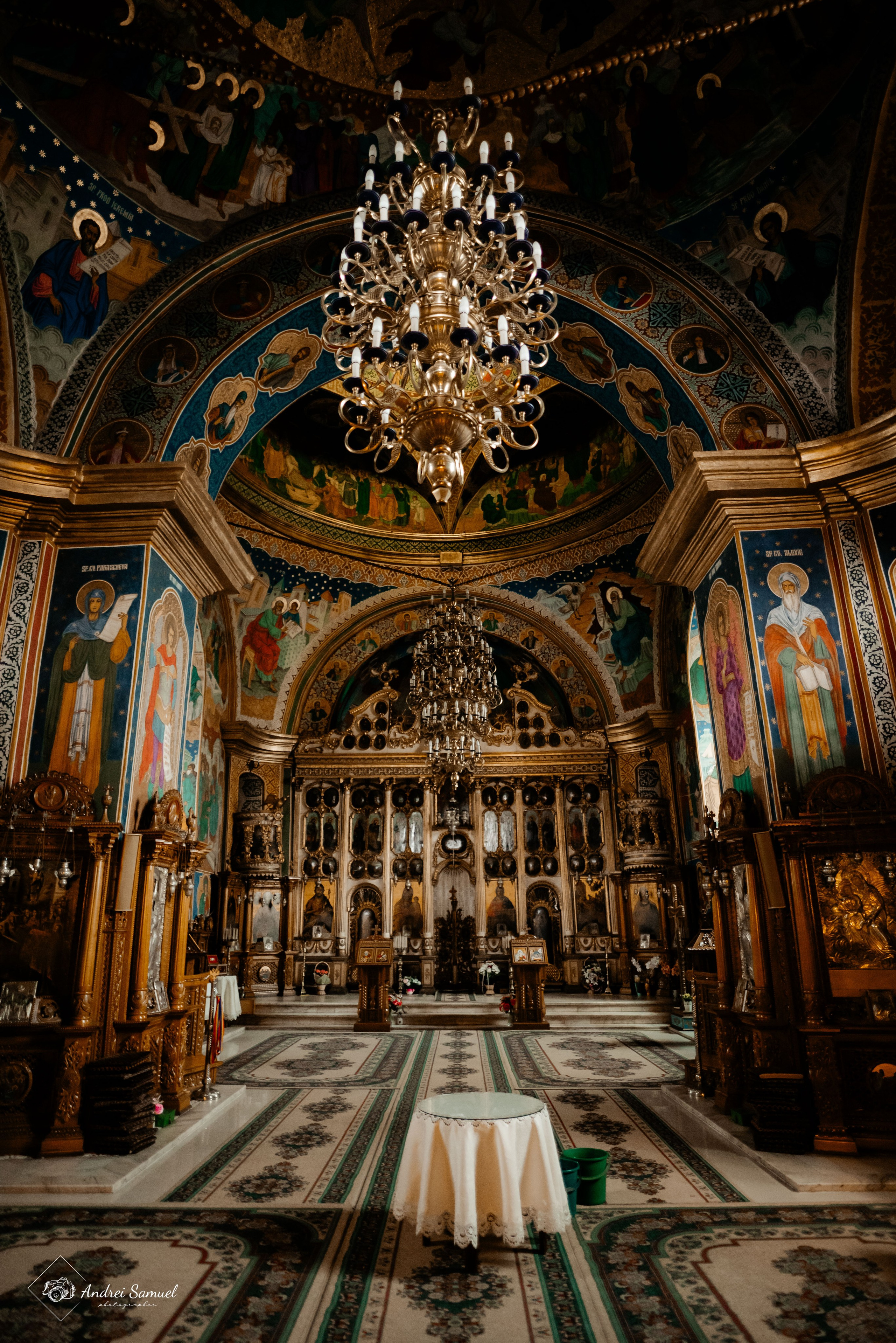 Luca Mihai. Andrei Samuel – Fotograf București | Evenimente, Studio, Imobiliare, Produs