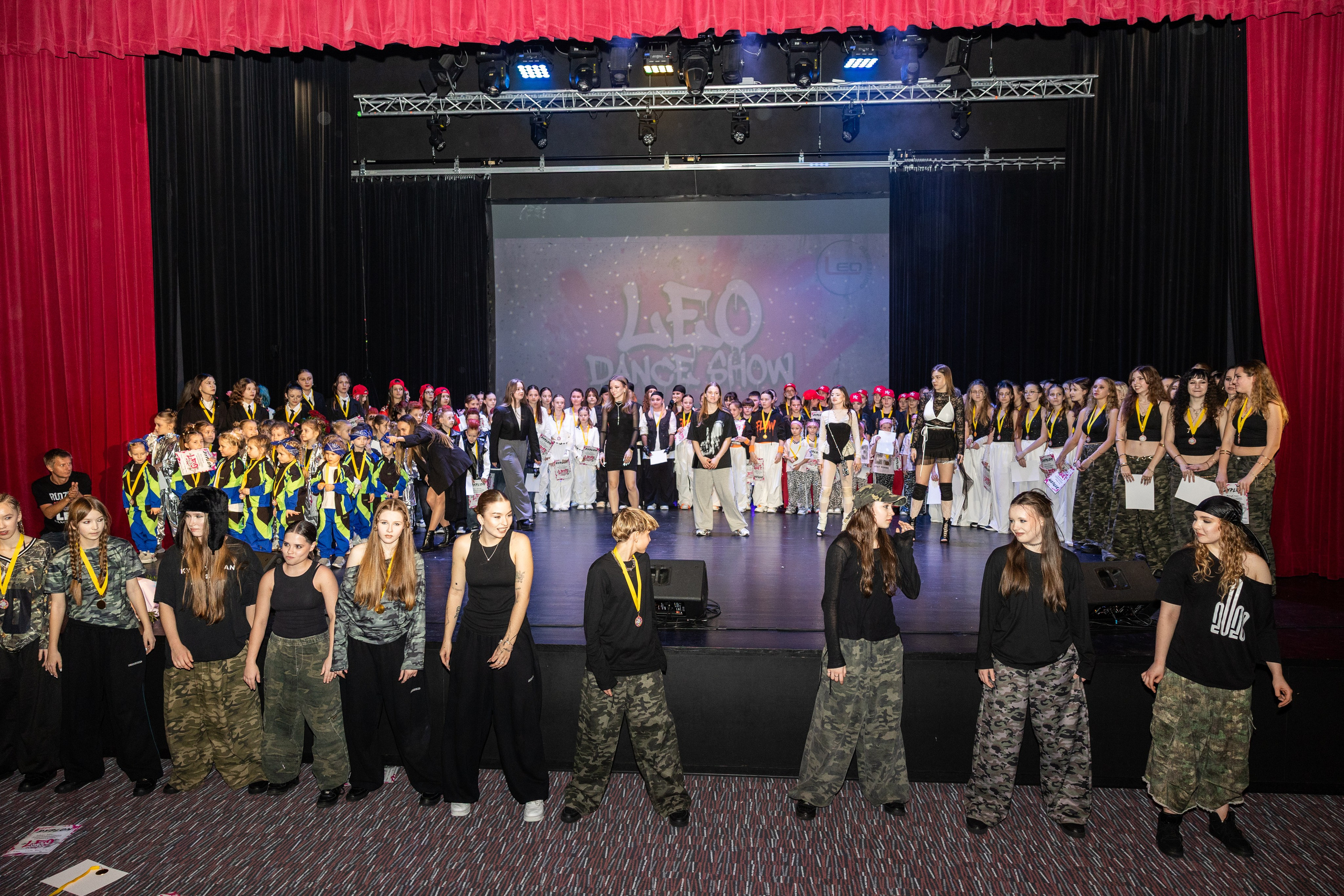 LEO DANCE SHOW WINTER 2025. Семейный и детский фотограф в Варшаве Мила Бобровская