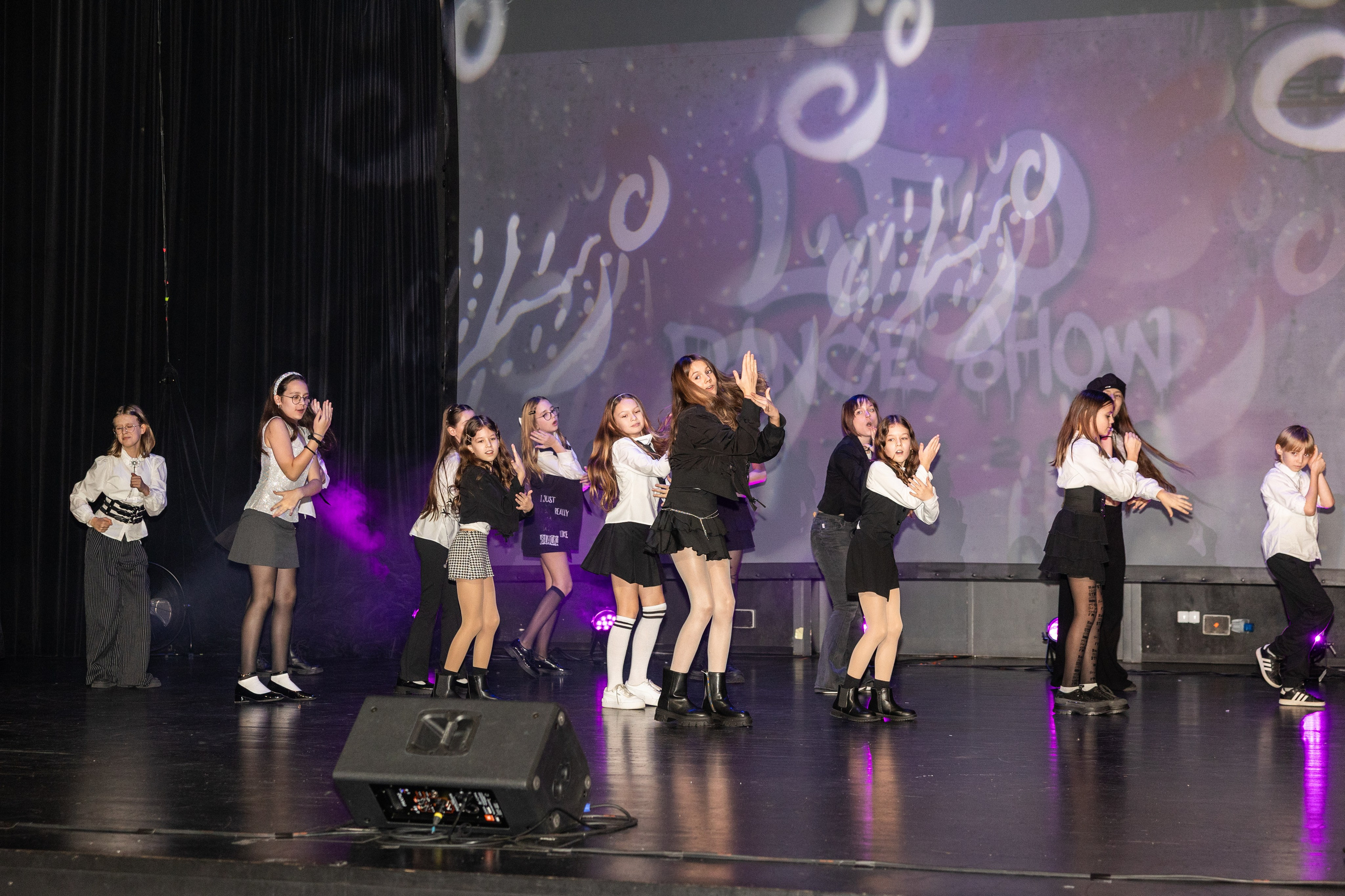 LEO DANCE SHOW WINTER 2025. Семейный и детский фотограф в Варшаве Мила Бобровская