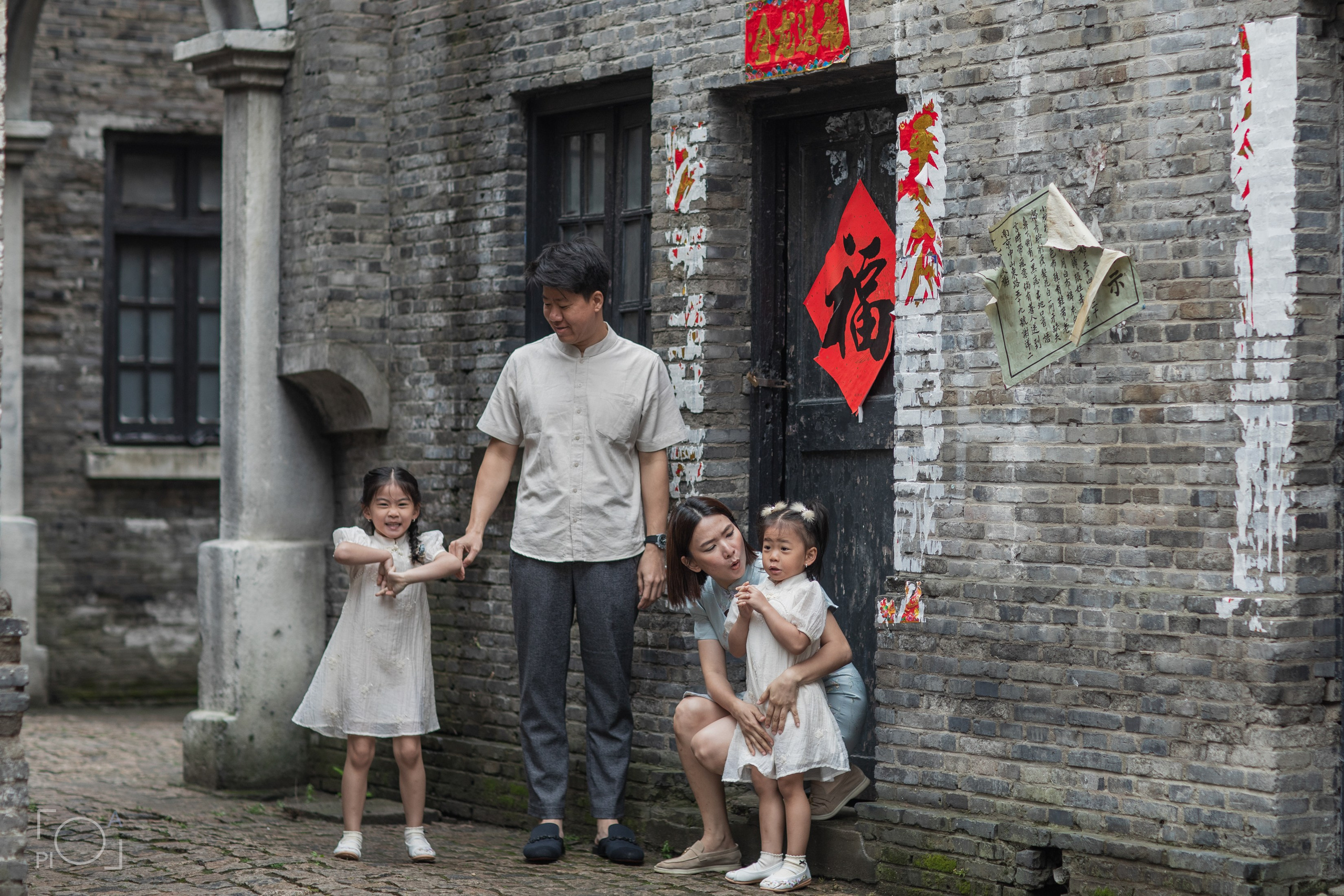 Семейная фотосессия в шанхайской киностудии. Photographer in Shanghai — Lola Pidluskaya