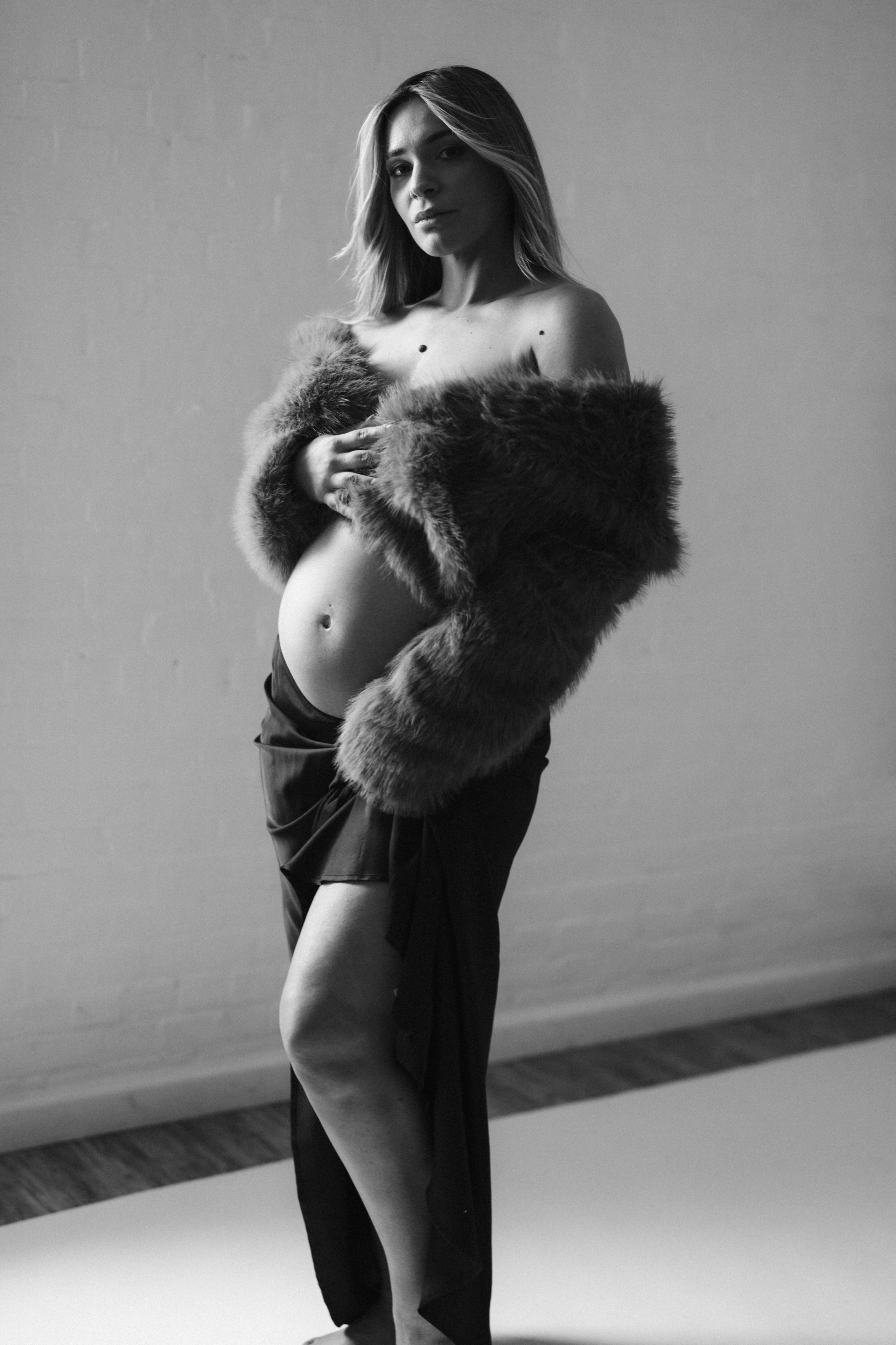 Anastasia. Modern maternity photographer in Long Island New York