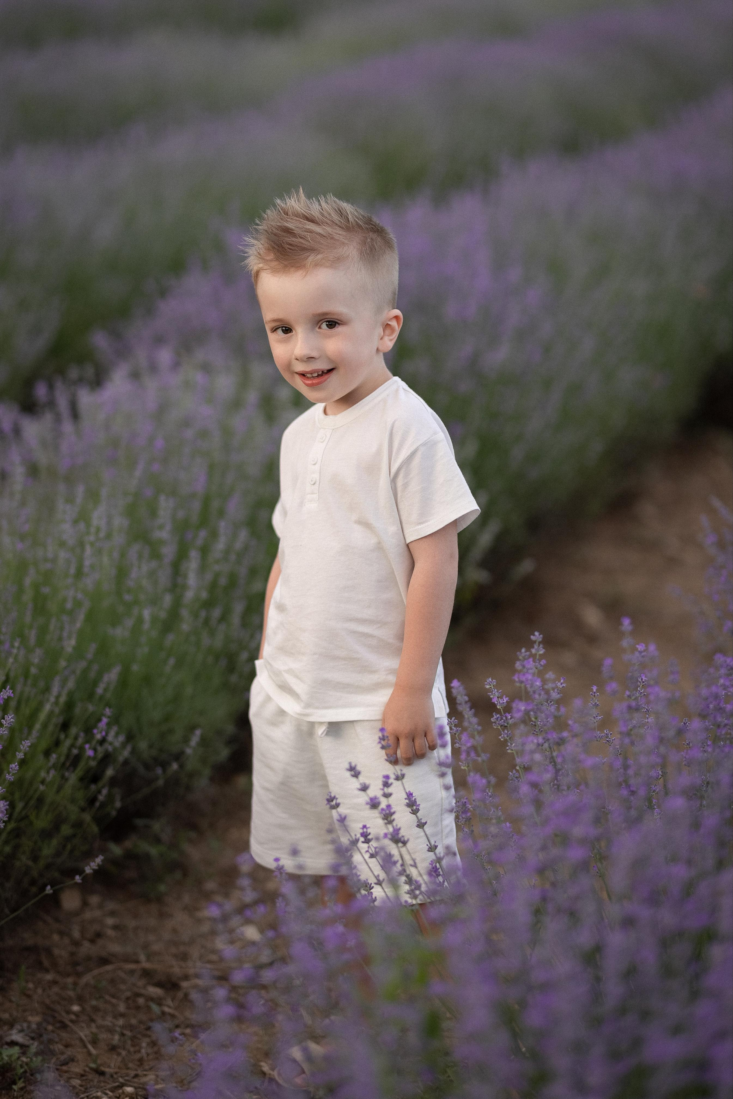 Лавандовые поля. Лавандовое поле. Лавандовые поля в Турции. Лавандовые поля Анталия. Фотосессия в лавандовом поле Турция. Что посетить в Анталии. Прованс в Турции. Фотограф на лавандовых полях в Турции. Фотограф Анталия. Фотограф в Анталии. Где находятся лавандовые поля в Турции. Поля лаванды, недалеко от Анталии. Куда поехать на выходные в Анталии. Турецкий лавандовый рай. Лаванда. Турция. Отдых в Турции.