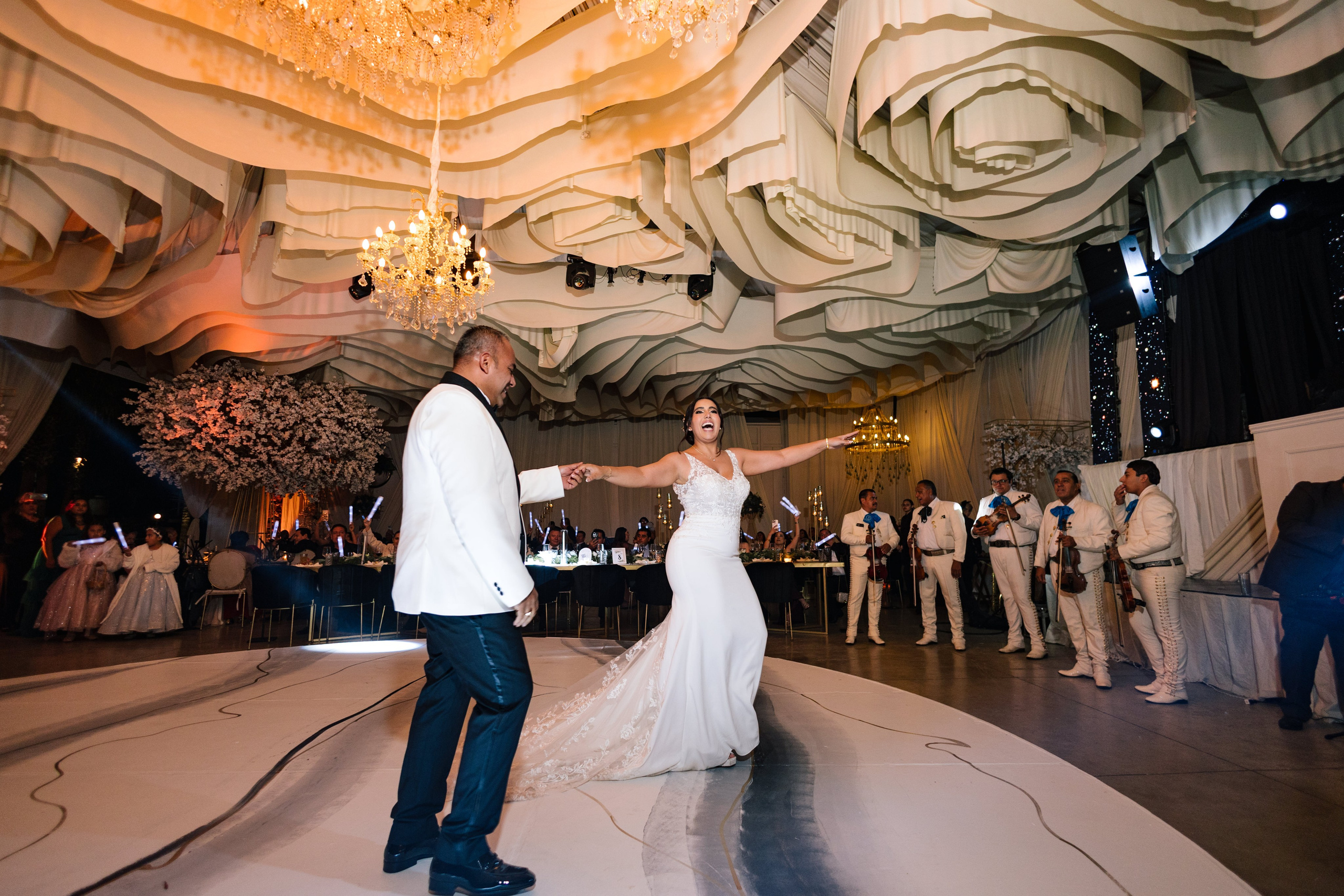 Alejandra y Salvador. Principal