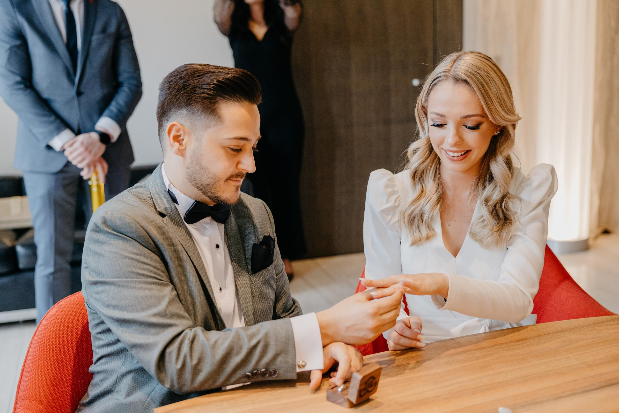 Zivile Hochzeit in der Stadt St. Gallen, drei Weieren. Hochzeitsfotografie Schweiz