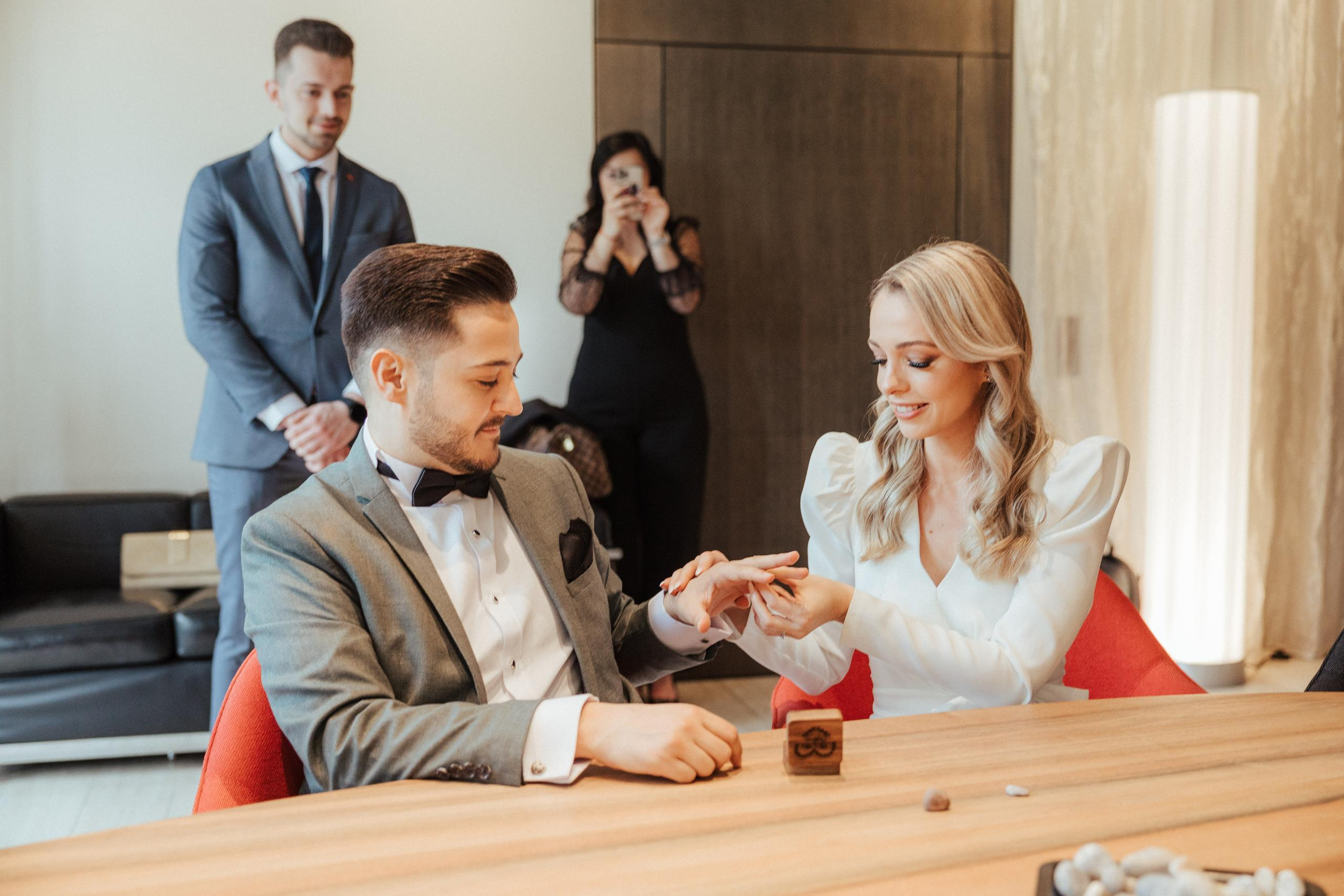 Zivile Hochzeit in der Stadt St. Gallen, drei Weieren. Hochzeitsfotografie Schweiz