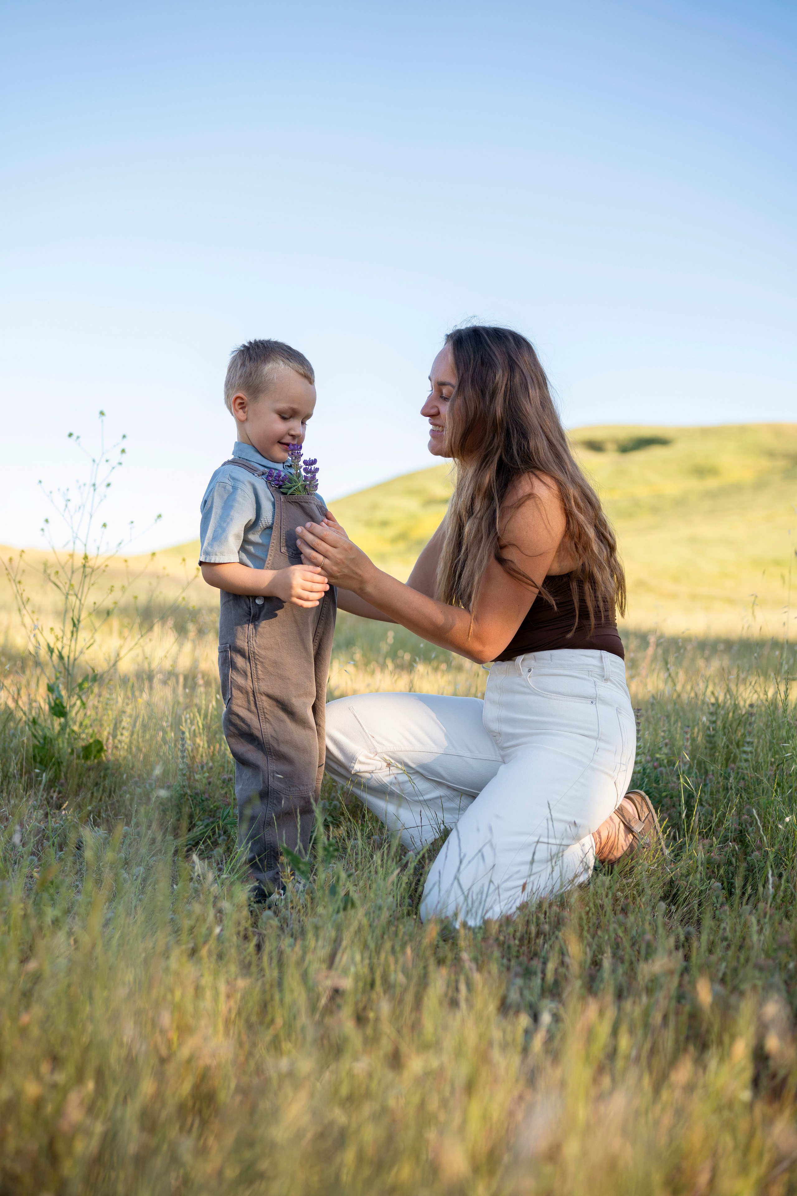 Lifestyle family session, candid family moments, outdoor family portraits, family photo shoot, natural family photos, kids and parents. Bay Area Photographer: family, maternity, love story, wedding