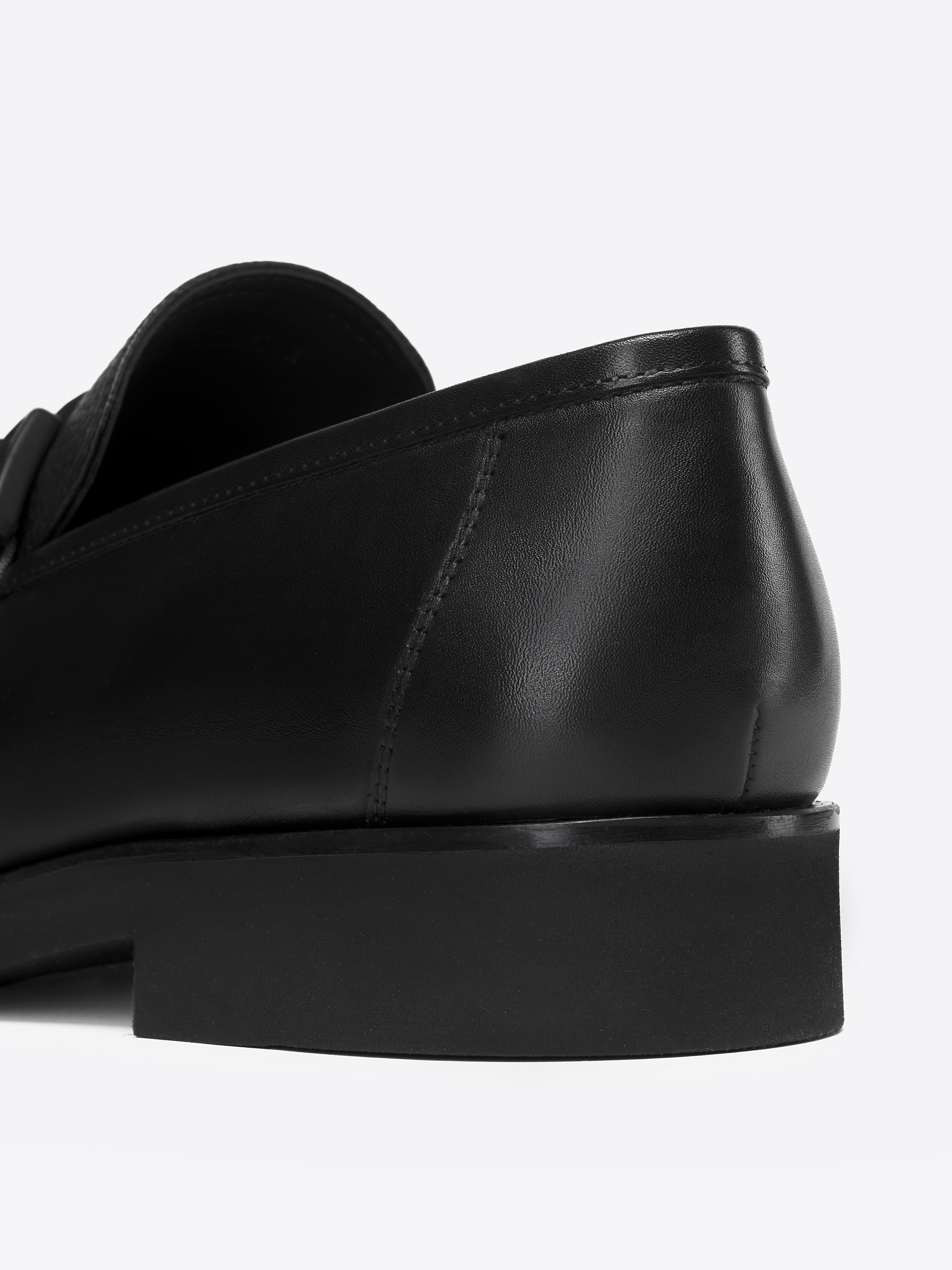 Обувь. Предметная фотосъемка в Алматы. Студия фото и видео съемки товаров