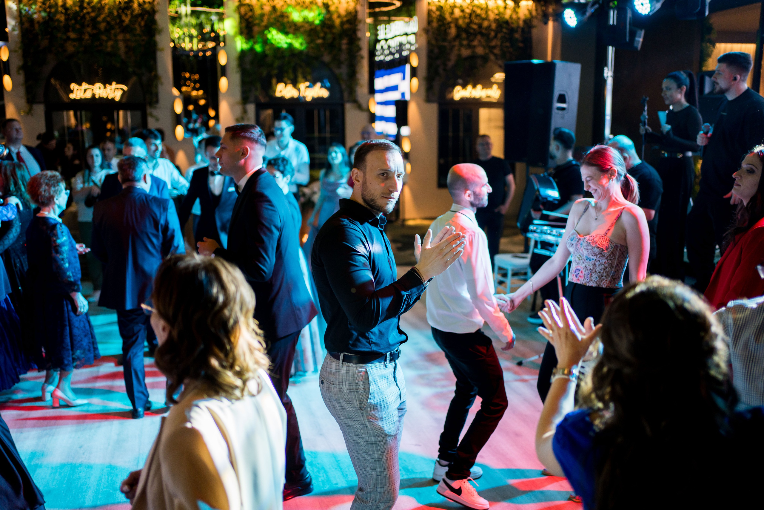 PARTY. Gabriel Florea — Fotograf nuntă București