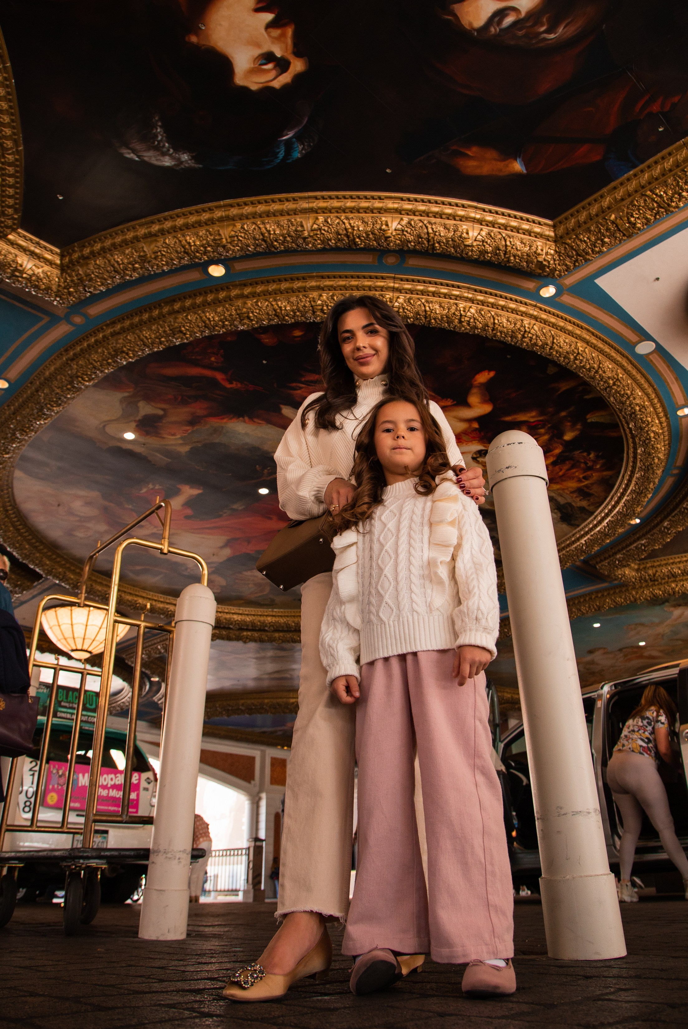 Julia & Kate. Wedding & elopement photographer Viktoriya Kravtsov. Las Vegas