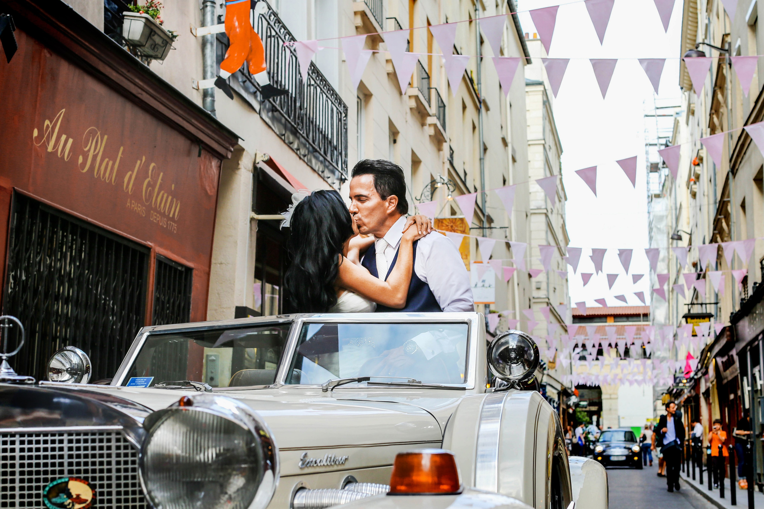 Wedding Proposal in Paris: 7 Refined & Realistic Ideas for 2026. Photographe à Paris