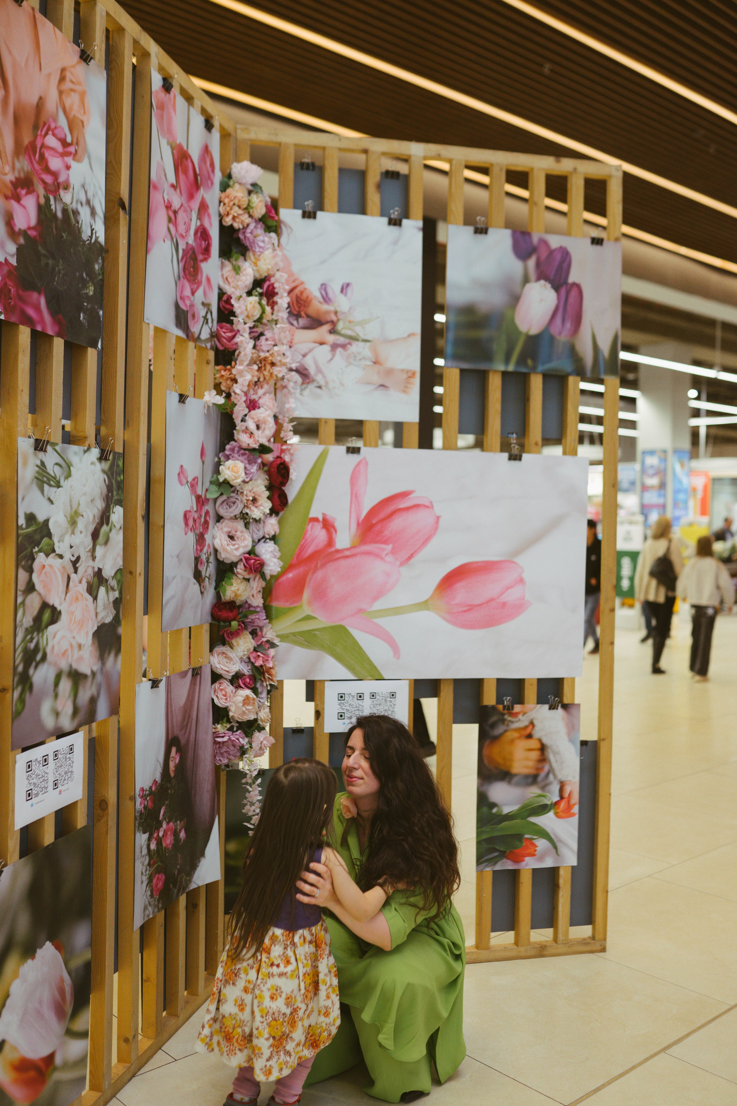 Expozitie Fotografie AFI BRASOVA fi Primăvară: Manifest Vizual despre Viață | Mădălina Beda. Madalina Beda- Artist vizual, fotograf, doula la nastere, consultant babywearing Brasov si in toata tara