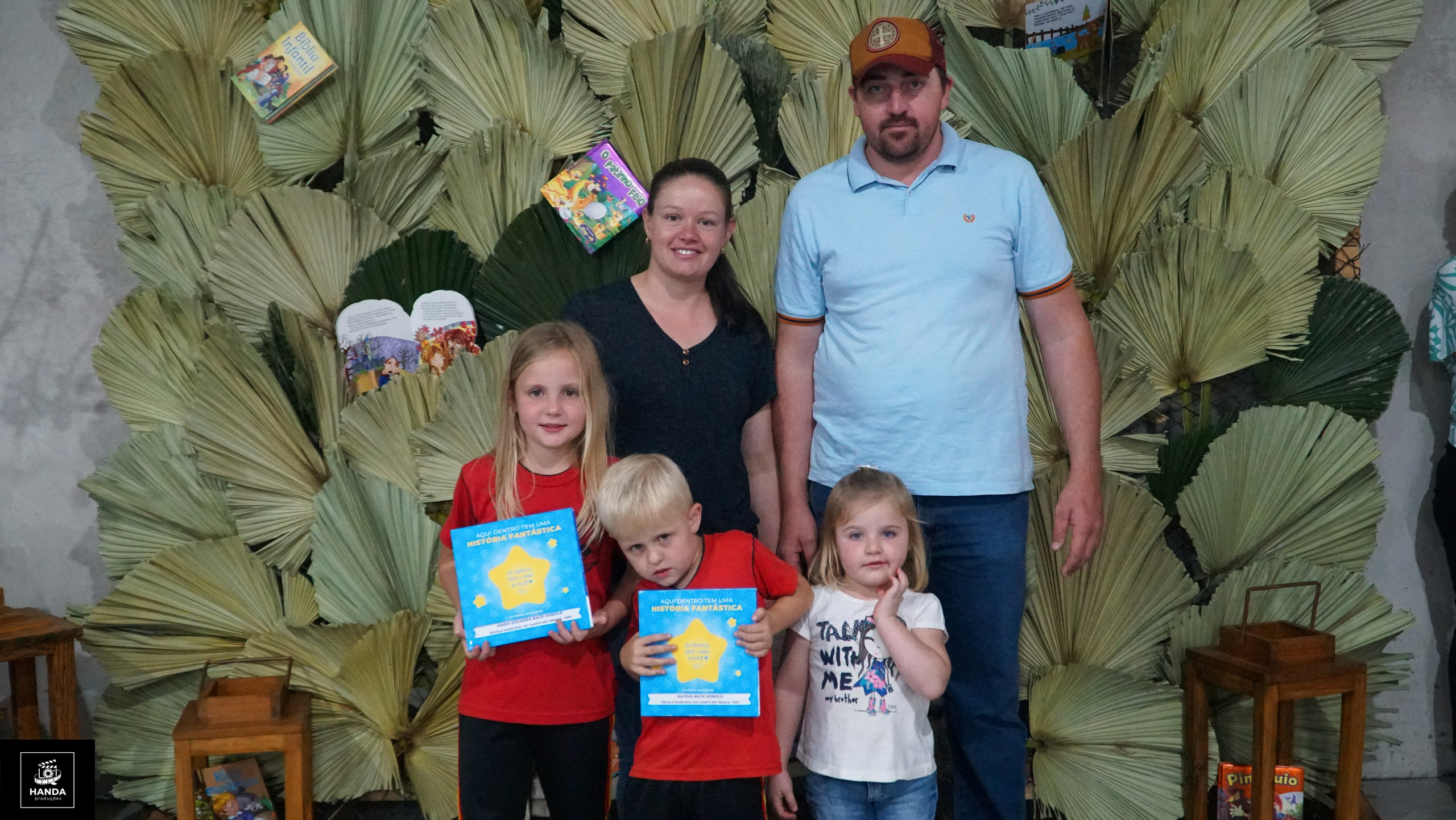 Noite autógrafos colégio Aurélio Buarque de Holanda. Handa Produções