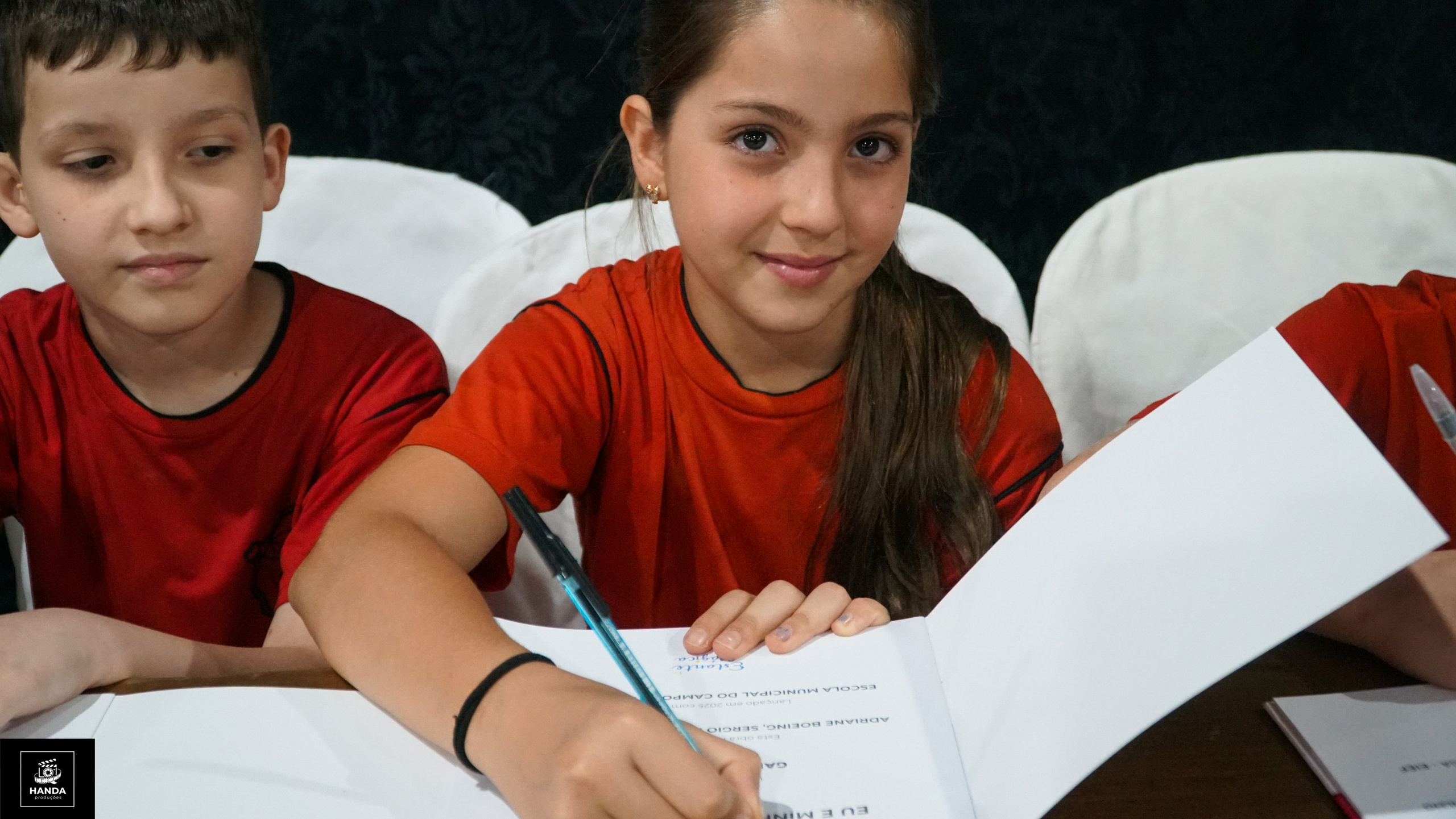 Noite autógrafos colégio Aurélio Buarque de Holanda. Handa Produções