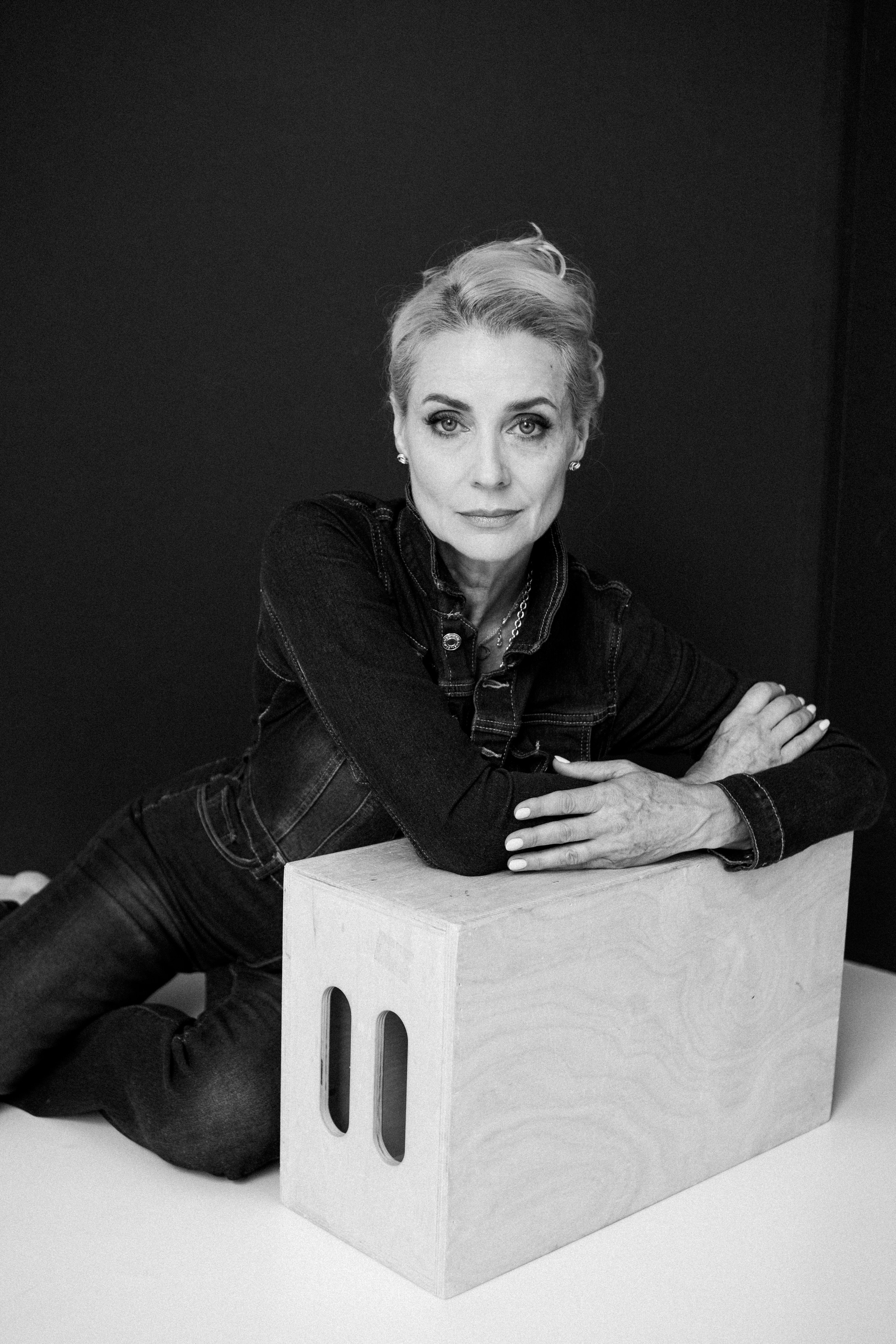 K. Rawnoir- Portrait photography by Daria Paliy.Timeless black&white portraits of women in NYC area