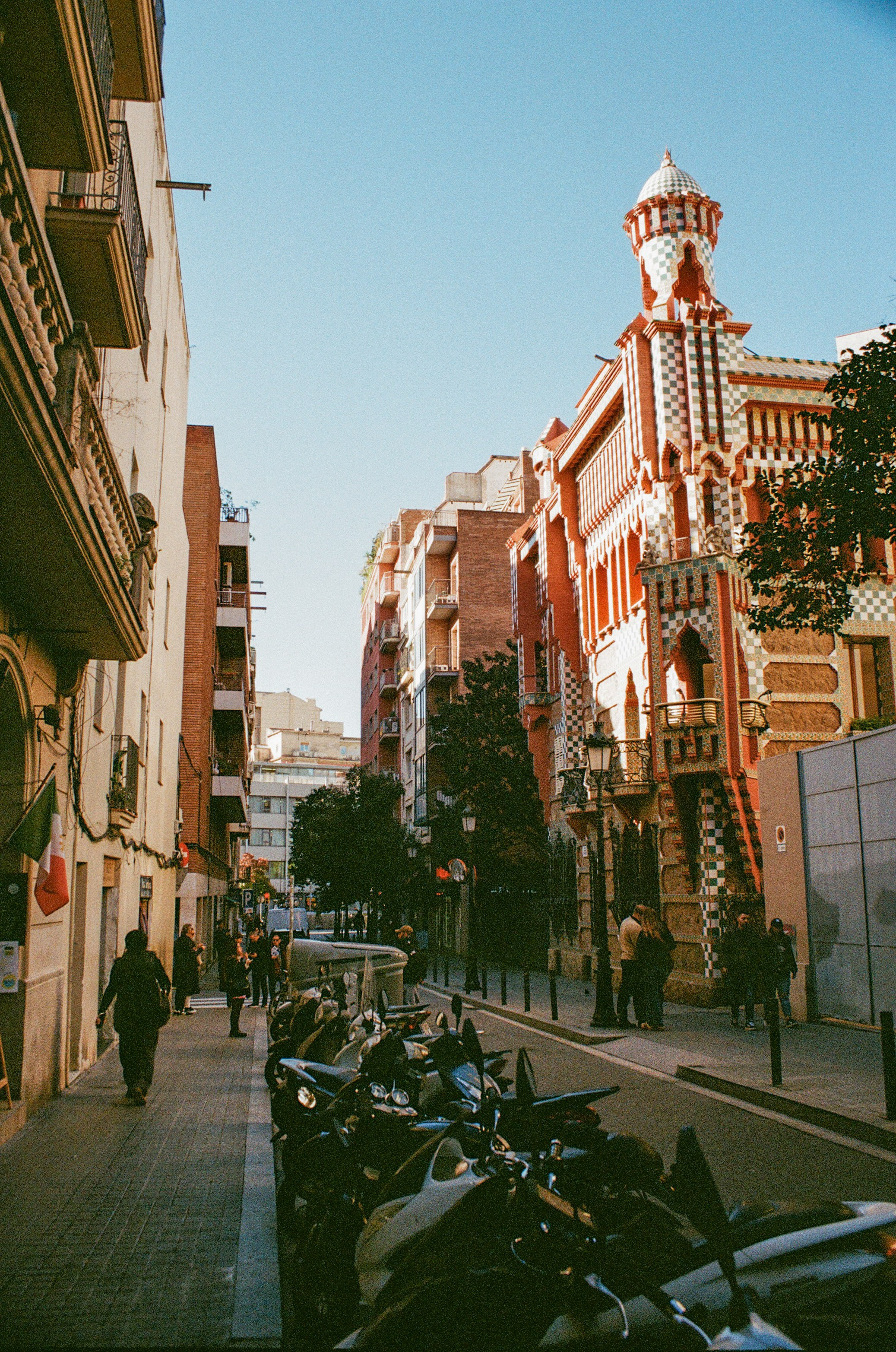 Barcelona — Light, Rhythm and Architecture. Wedding Stories — Professional Wedding Photography & Videography in Germany, Italy, Spain & all across Europe