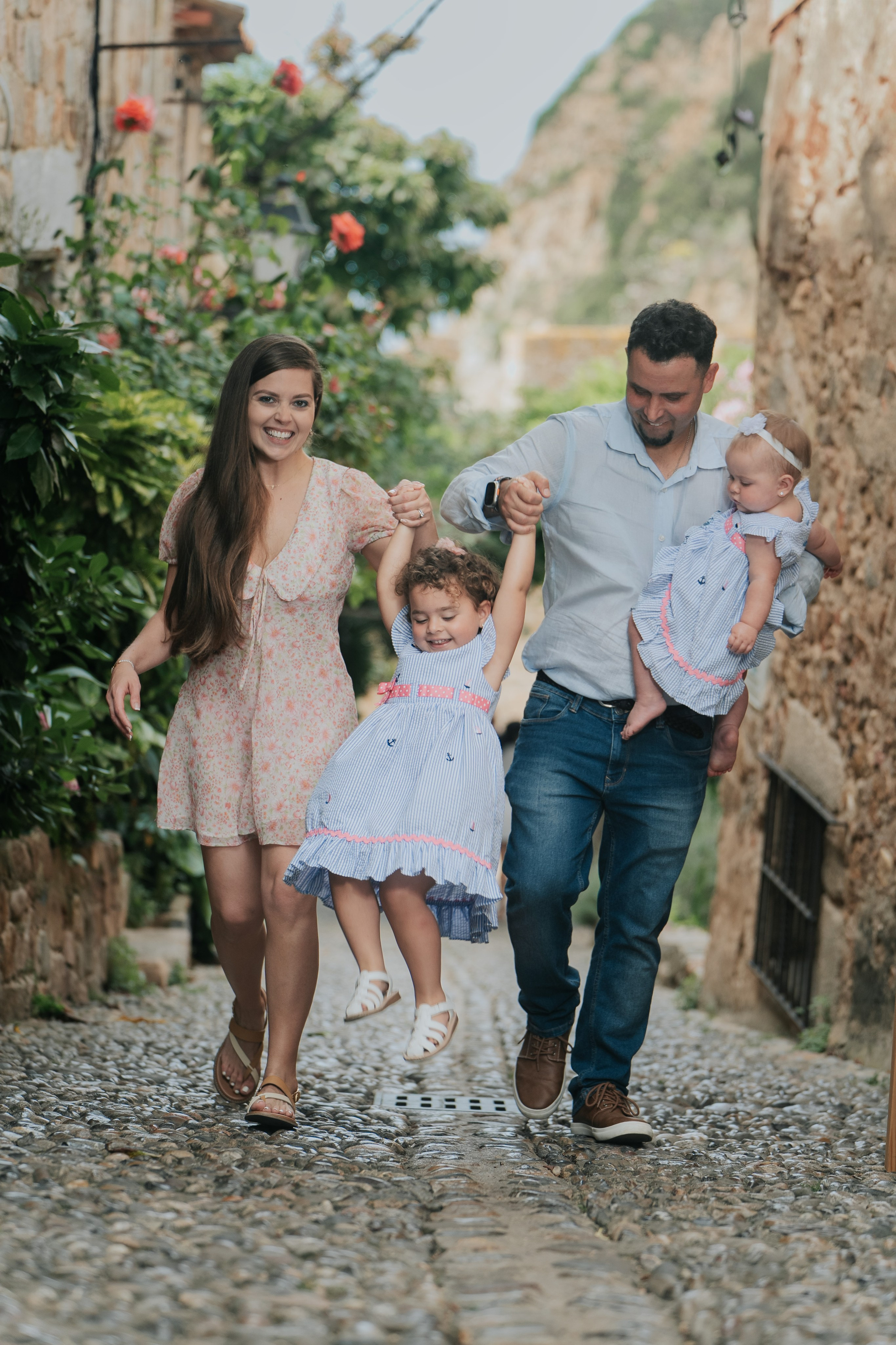 Barcelona Family Photoshoot — Family Photographer in Barcelona. DiaFoto — Wow Photographer in Barcelona | Premium Barcelona Photoshoot Experience