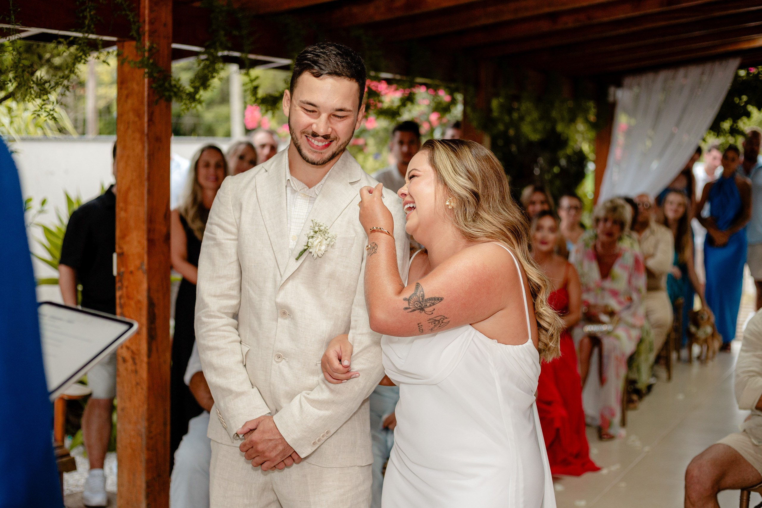 Cerimônia de casamento intimista em Bombinhas — Sarah e Eduardo