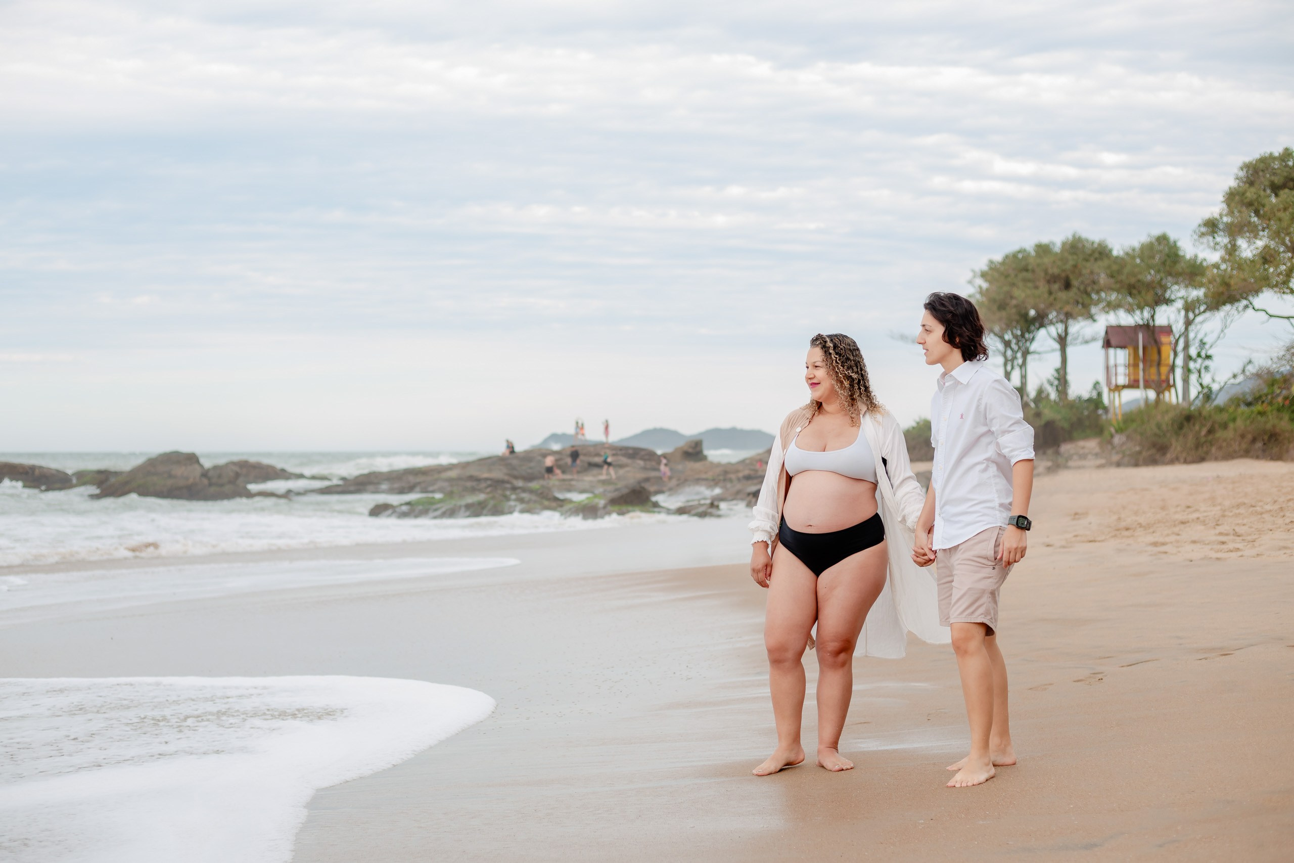 Fotografia de ensaio gestante na praia Renata e Tamyris em Penha — Santa Catarina