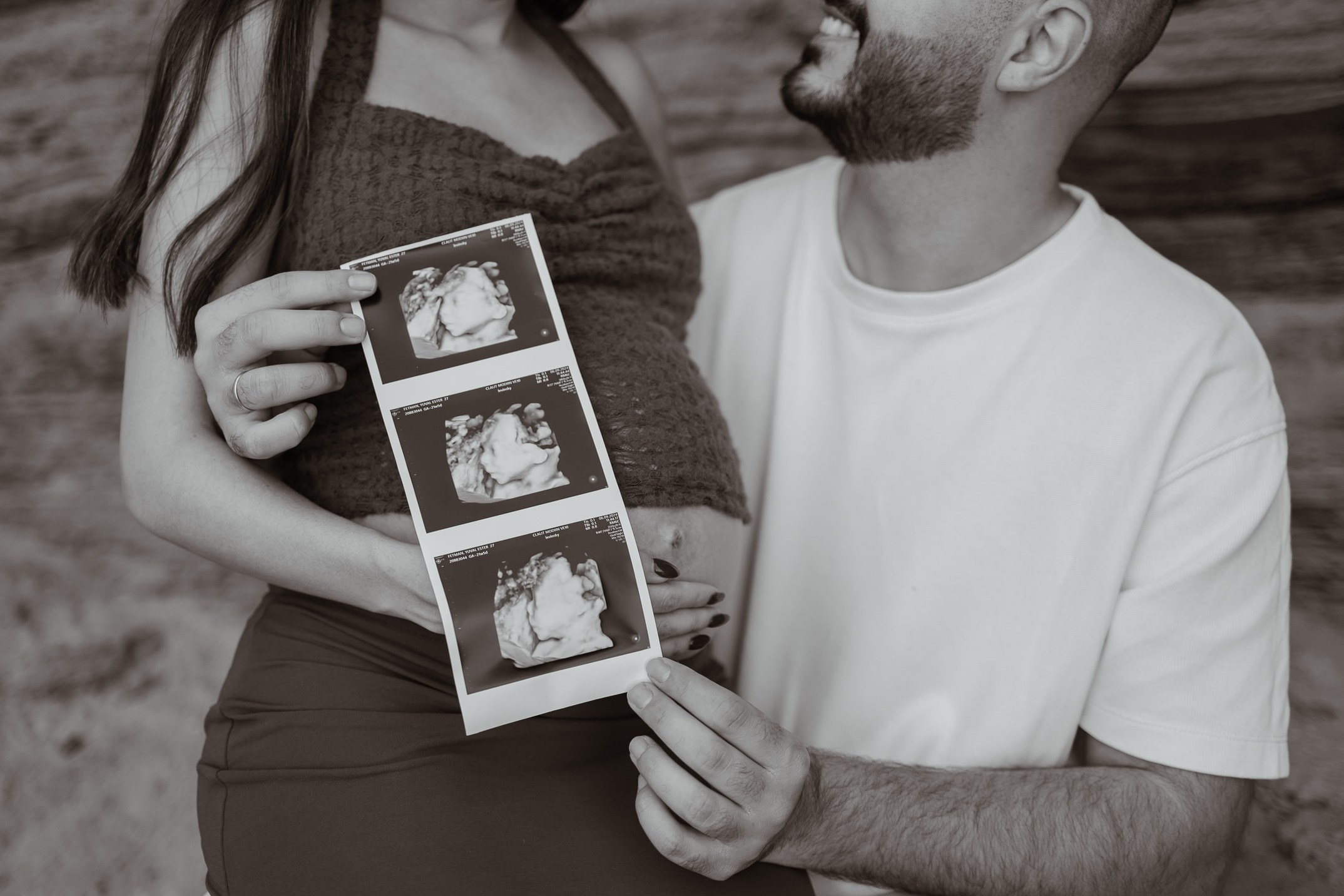 Pregnancy photoshoot at sea. דף בית