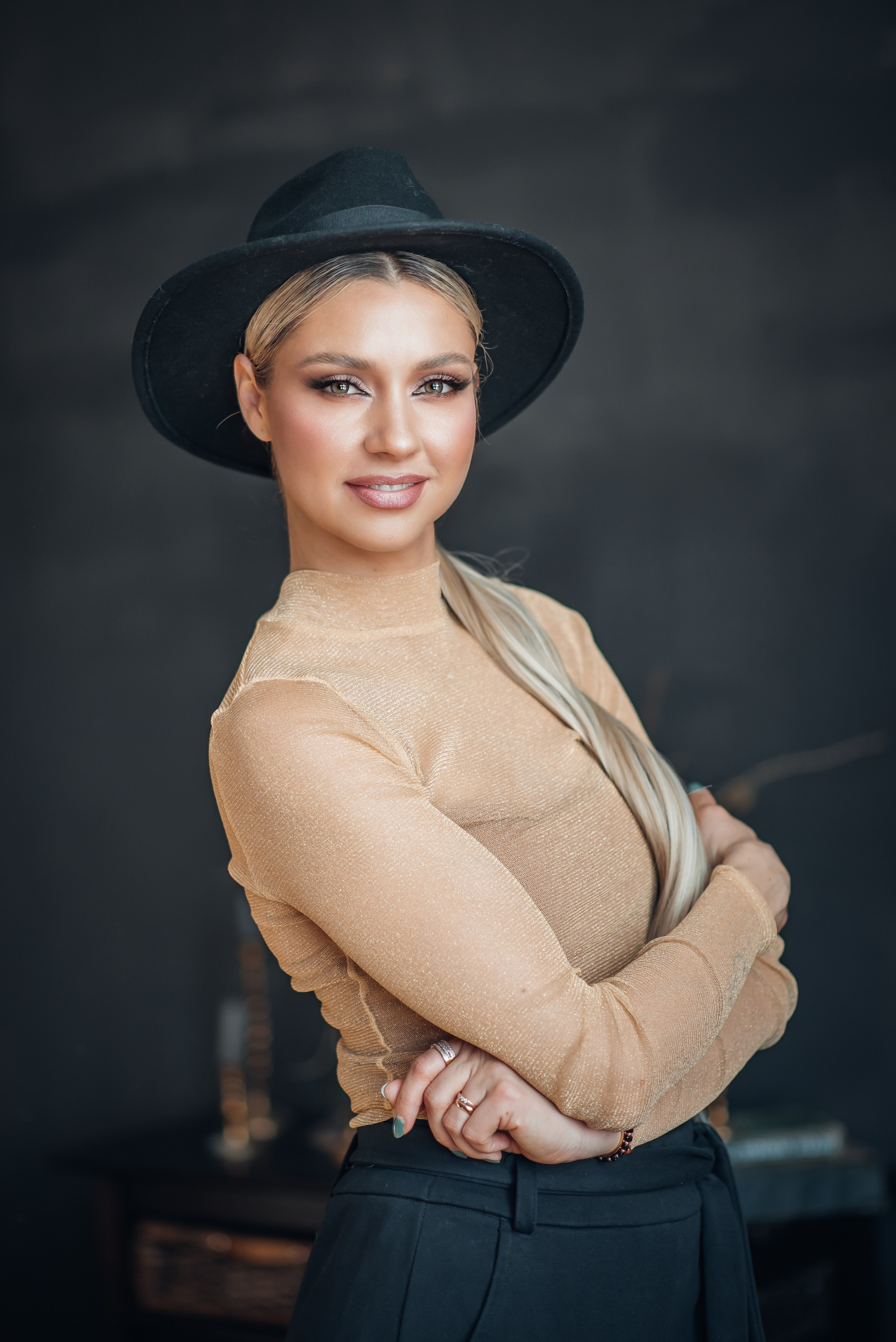 Fotosesijos studijoje. Aukse Stravi fotografė