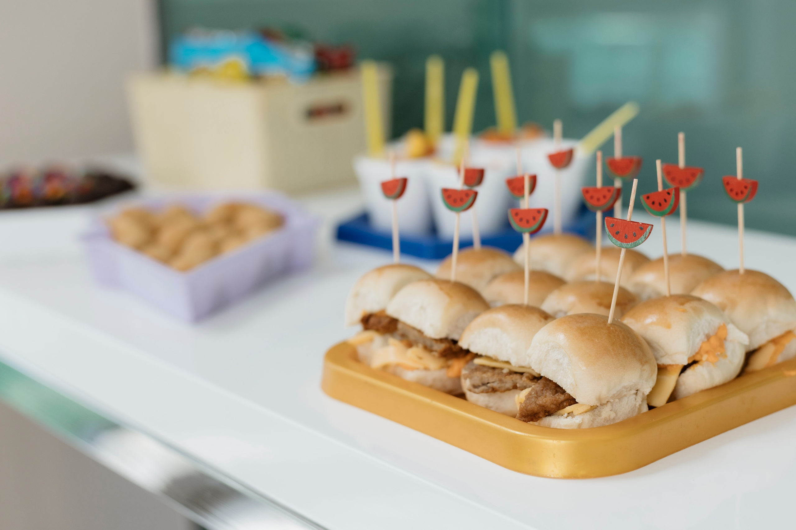 Comidinhas pra as crianças em festa infantil