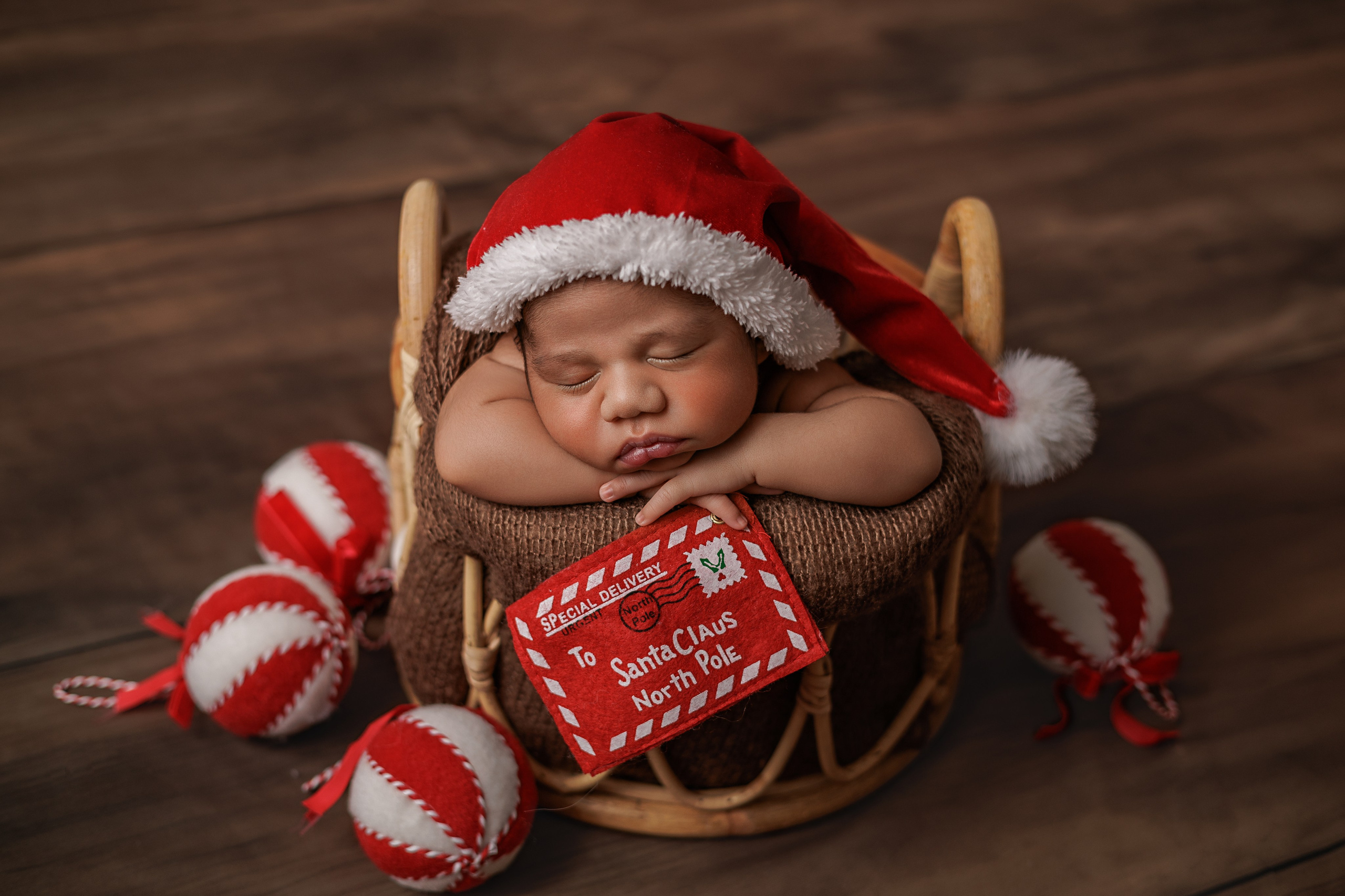 Newborn Classic. Mary Newborn Photo