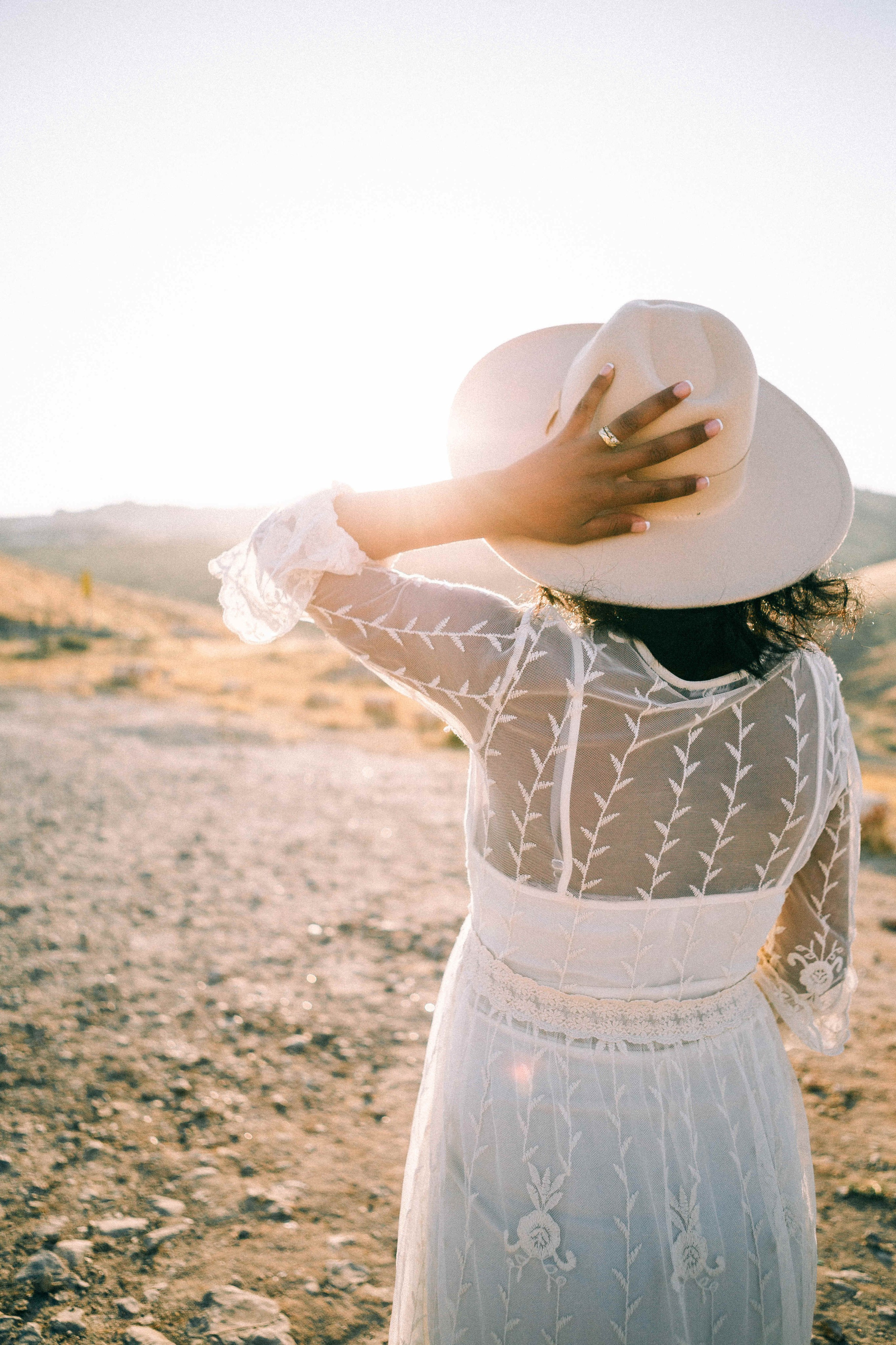 PHOTO SESSION IN THE DESERT NEAR MAALE ADUMIM. PHOTOGRAPHER IN ISRAEL