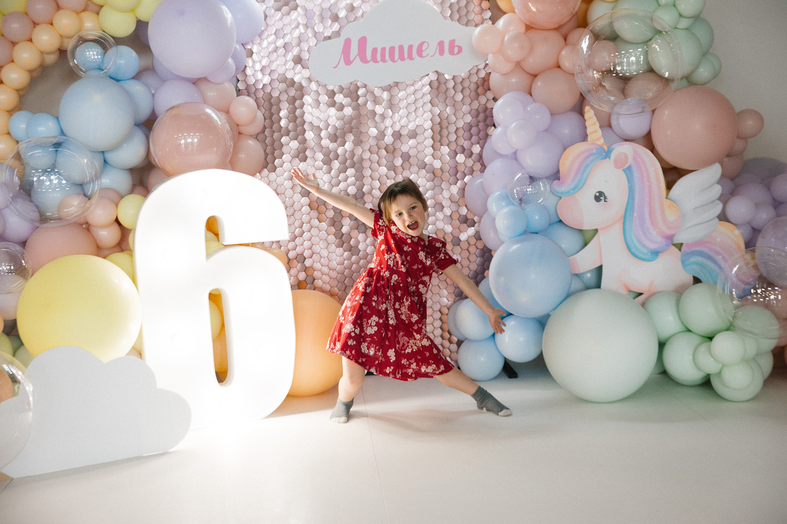 Праздничная фотосессия 6-летия — LaBubu, любимые герои и стильная детская атмосфера. Евгений Тимофеев | Свадебный и контент-фотограф и видеограф в Риге