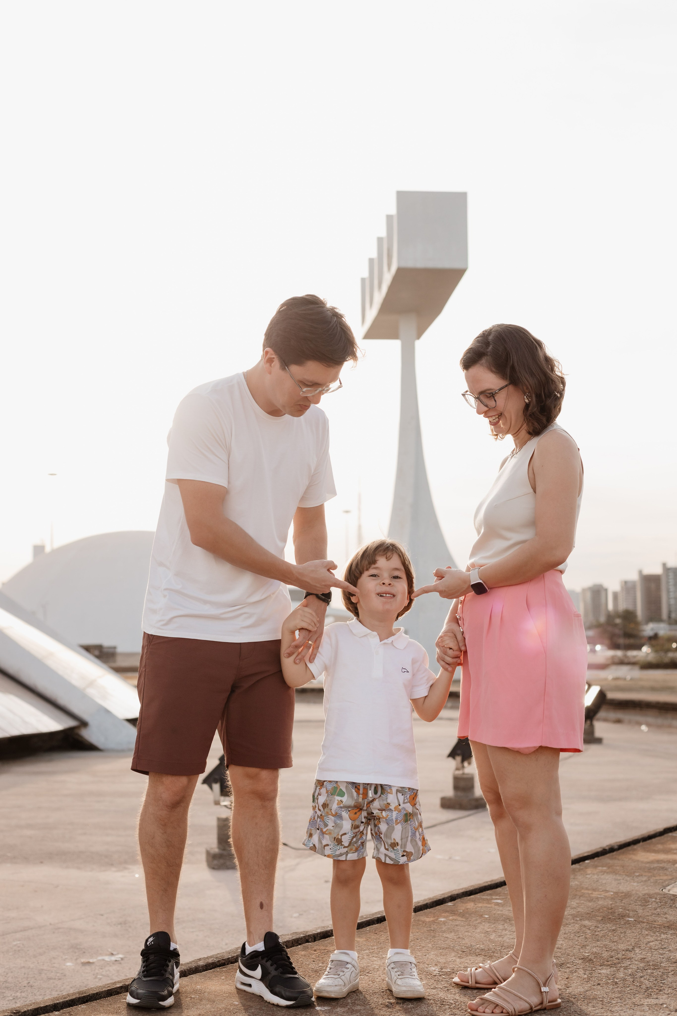 Ensaio Família na Catedral de Brasília | Fotografia Afetiva em Brasília. Ize Fotografia — Ensaios e Festas de Família em Recife e Brasília